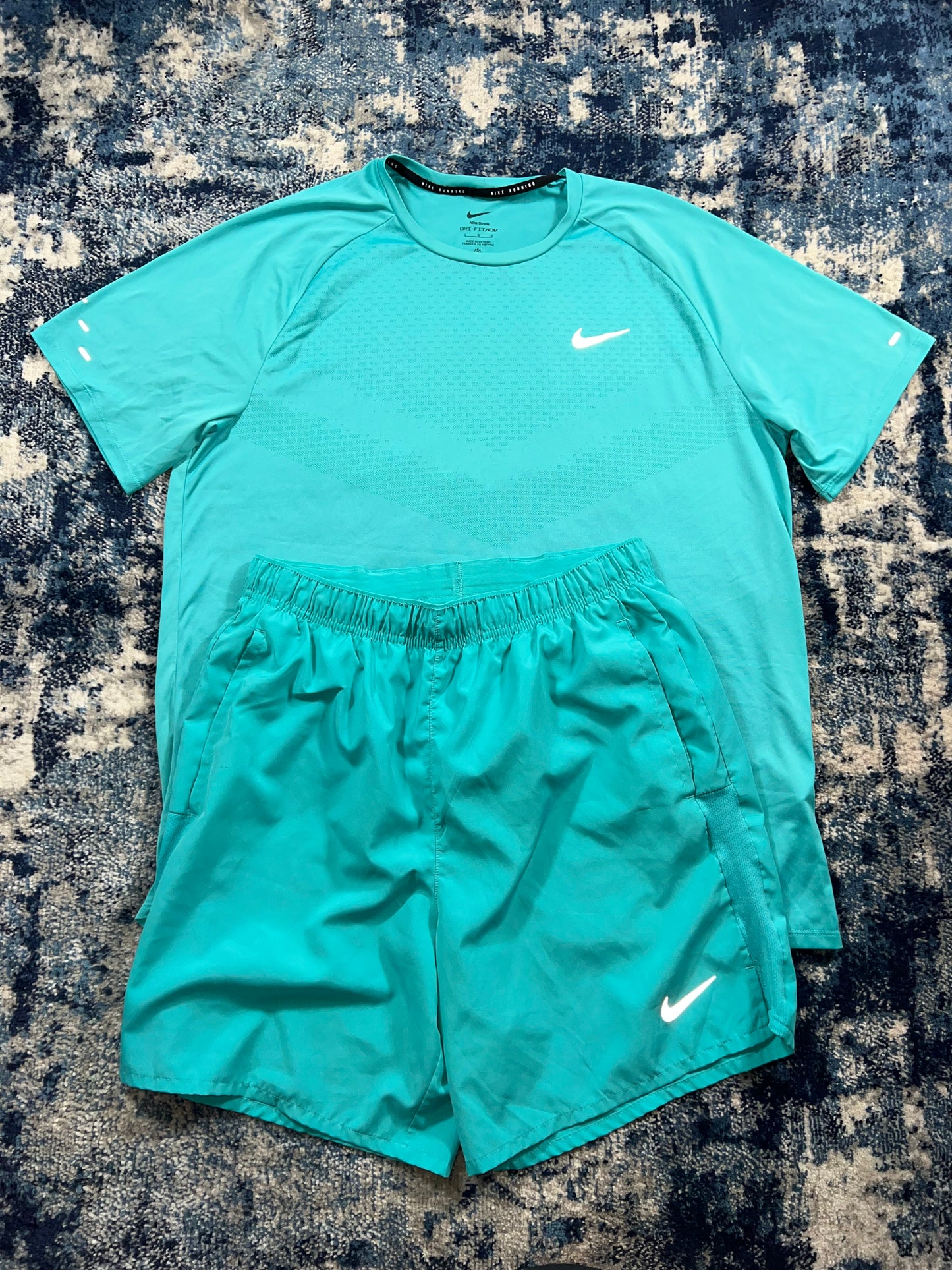 Nike Stride Dri-FIT ADV T-Shirt & Challenger 7” Shorts Set Dusty Cactus – Dusty Cactus / Blue / Green, Men's Large in Dusty…