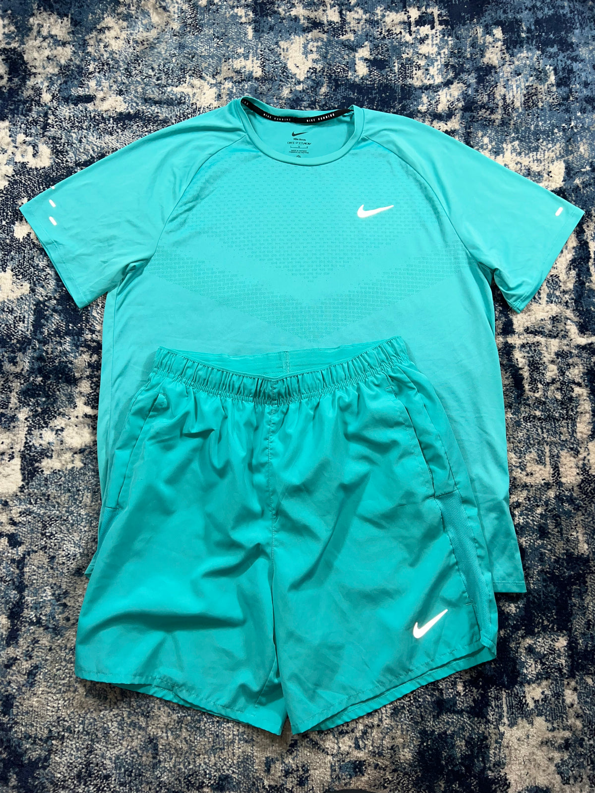 Nike Stride Dri-FIT ADV T-Shirt & Challenger 7” Shorts Set Dusty Cactus – Dusty Cactus / Blue / Green, Men's Large in Dusty…