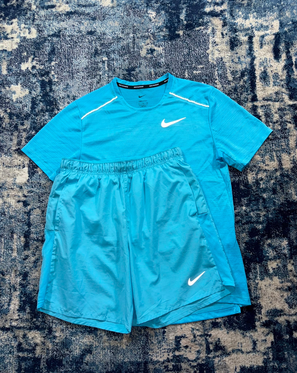 Nike Miler T Shirt / Challenger Shorts Running Gym Set – Baltic blue, Men's Small in Baltic blue, men's Small – detail view