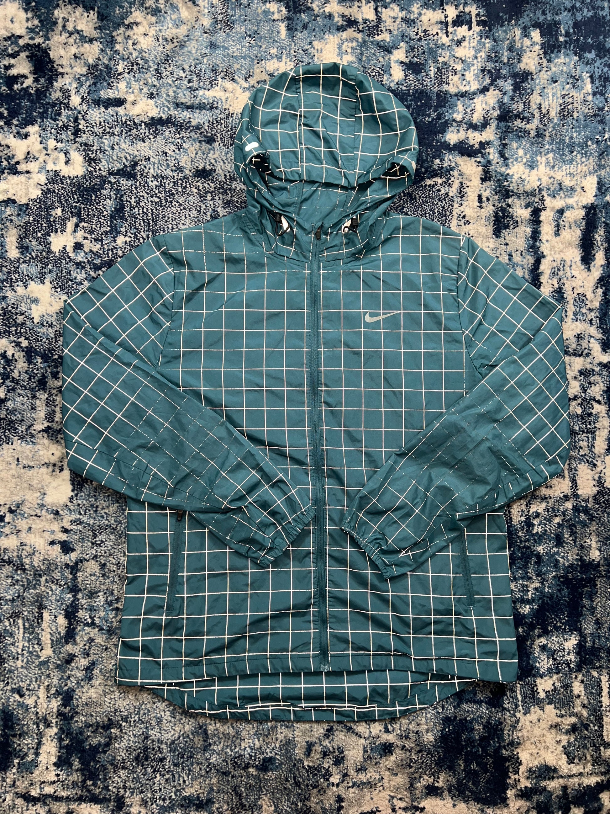 Nike Flash 3M Reflective Windrunner Jacket Dark Green Men’s Large in Dark Green, men's Mixed Sizes – front view