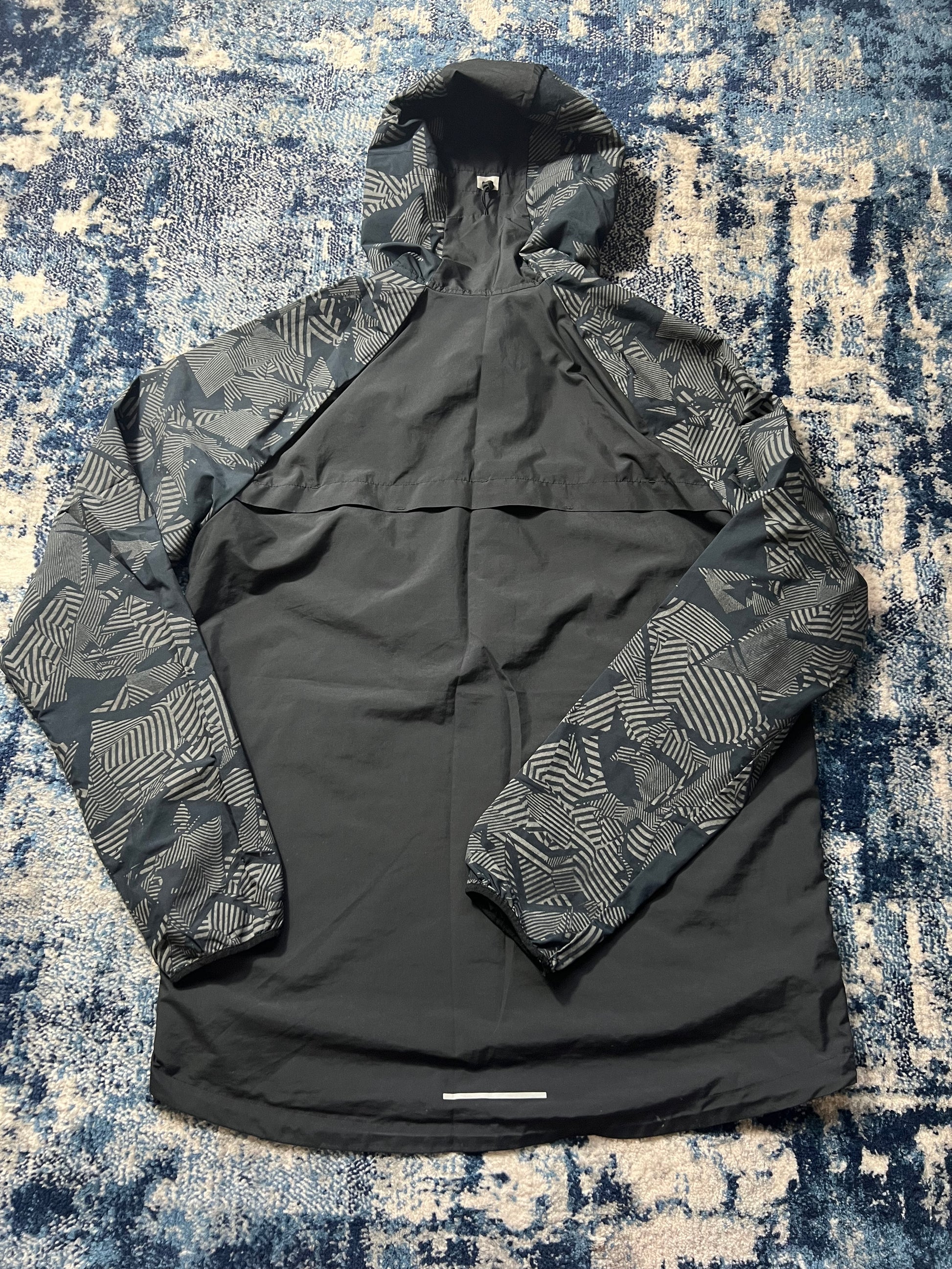Nike Essentials Reflective Windrunner Jacket Men’s Medium in Reflective / Colour Not Provided, men's Medium – detail view