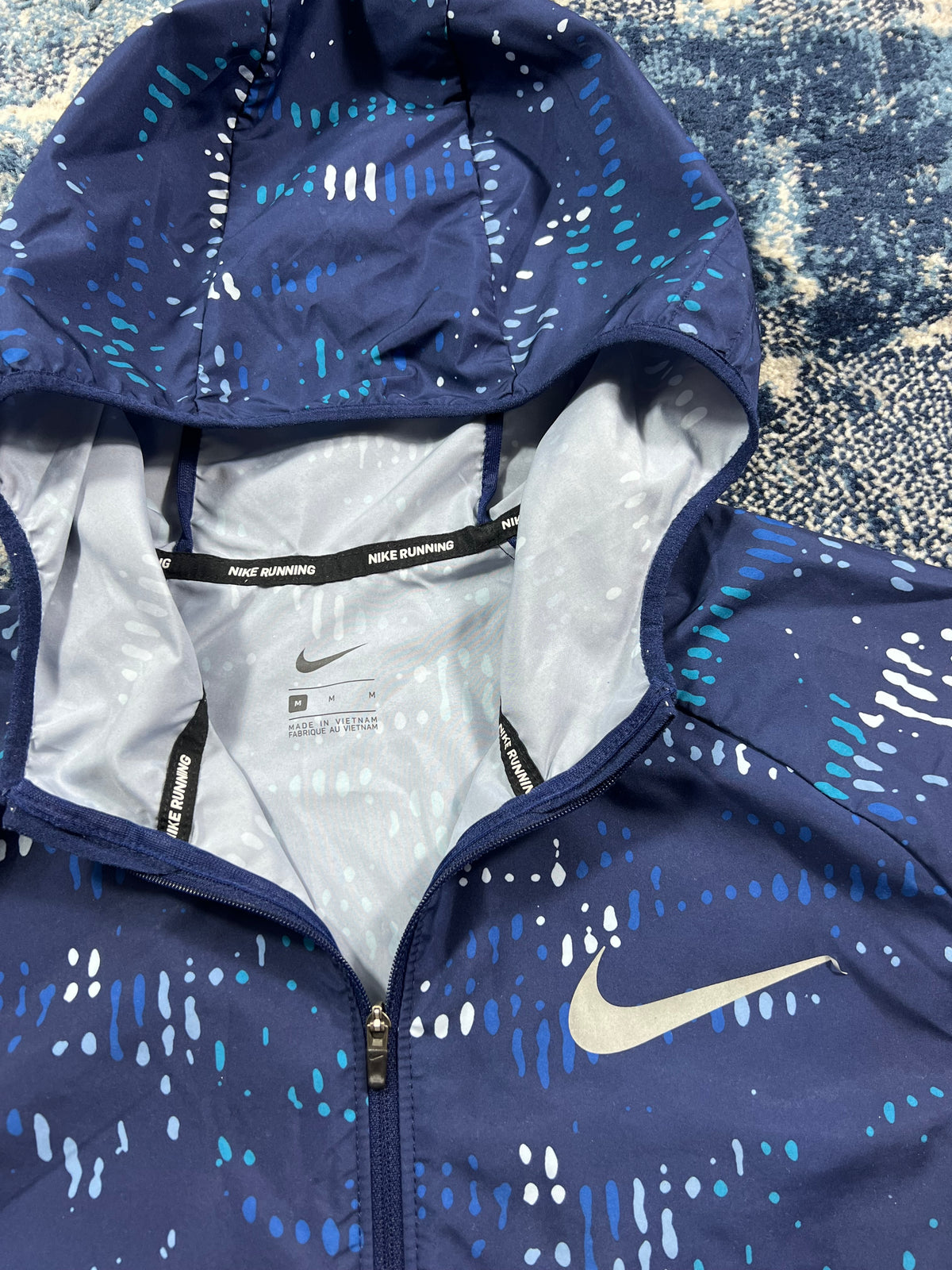 Nike Digital Windrunner Jacket Blue Reflective Medium Men’s Running Festival in Blue, men's Medium – detail view