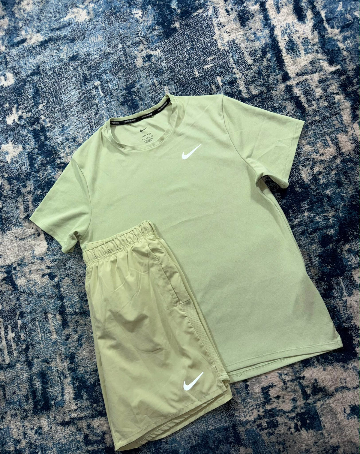 Nike Miler T Shirt / Challenger Shorts Running Gym Set – Olive Aura, Men's Small in Olive Aura, men's Small – alternate view