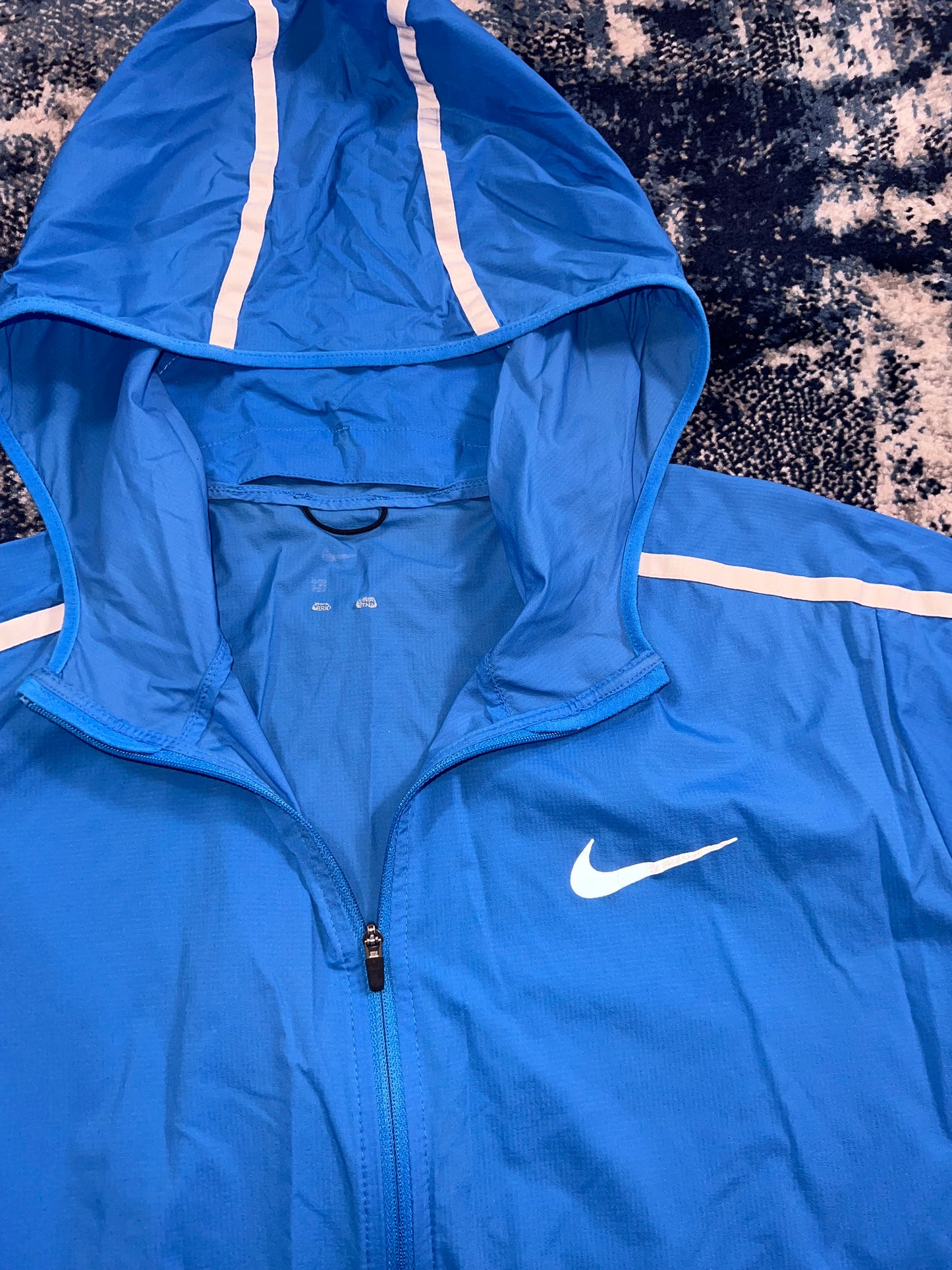 Nike Impossibly Lightweight Windrunner Jacket Blue White Men’s Large – Blue / White in Blue / White, men's Mixed Sizes –…