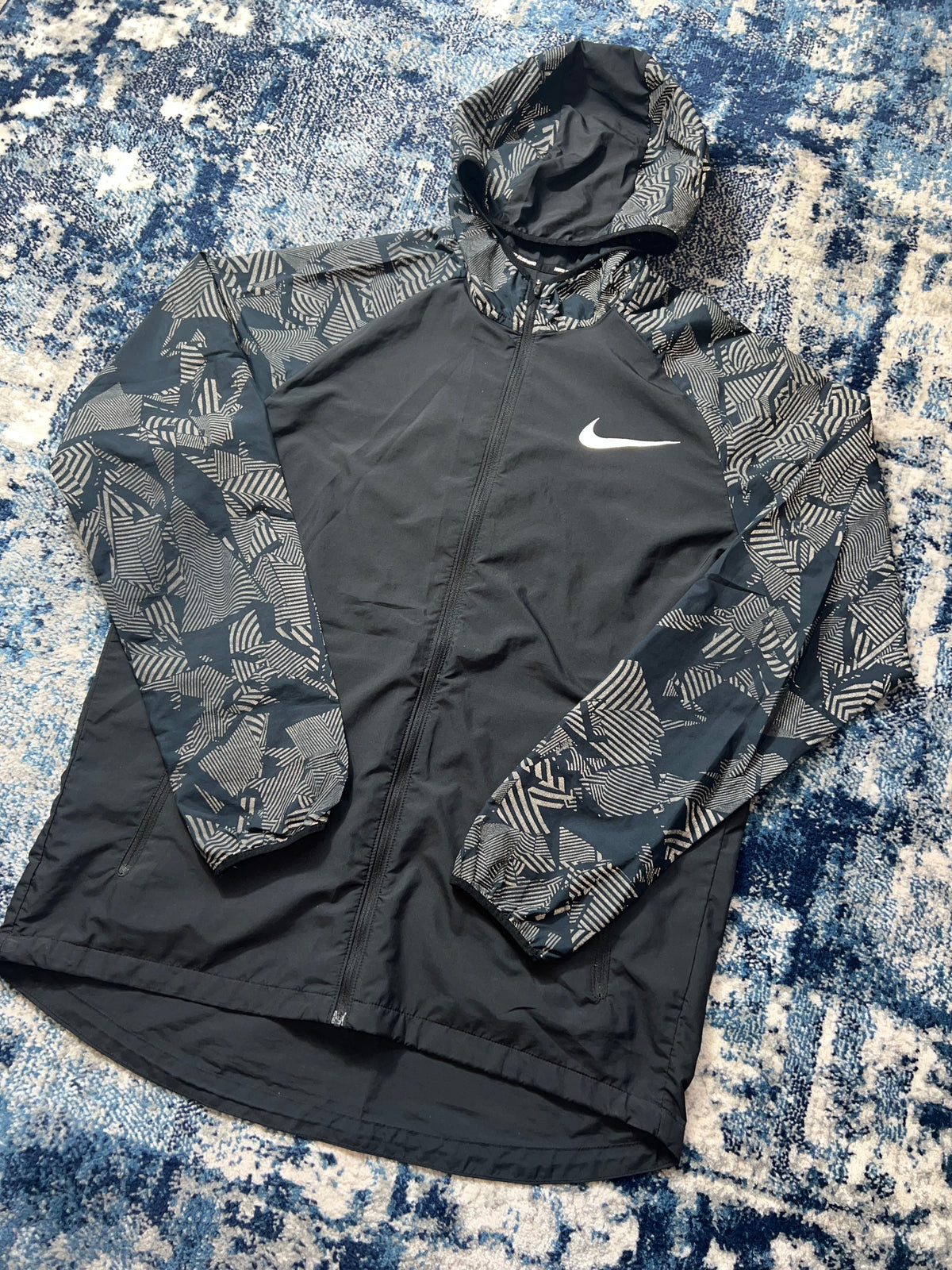 Nike Essentials Reflective Windrunner Jacket Men’s Medium in Reflective / Colour Not Provided, men's Medium – alternate view