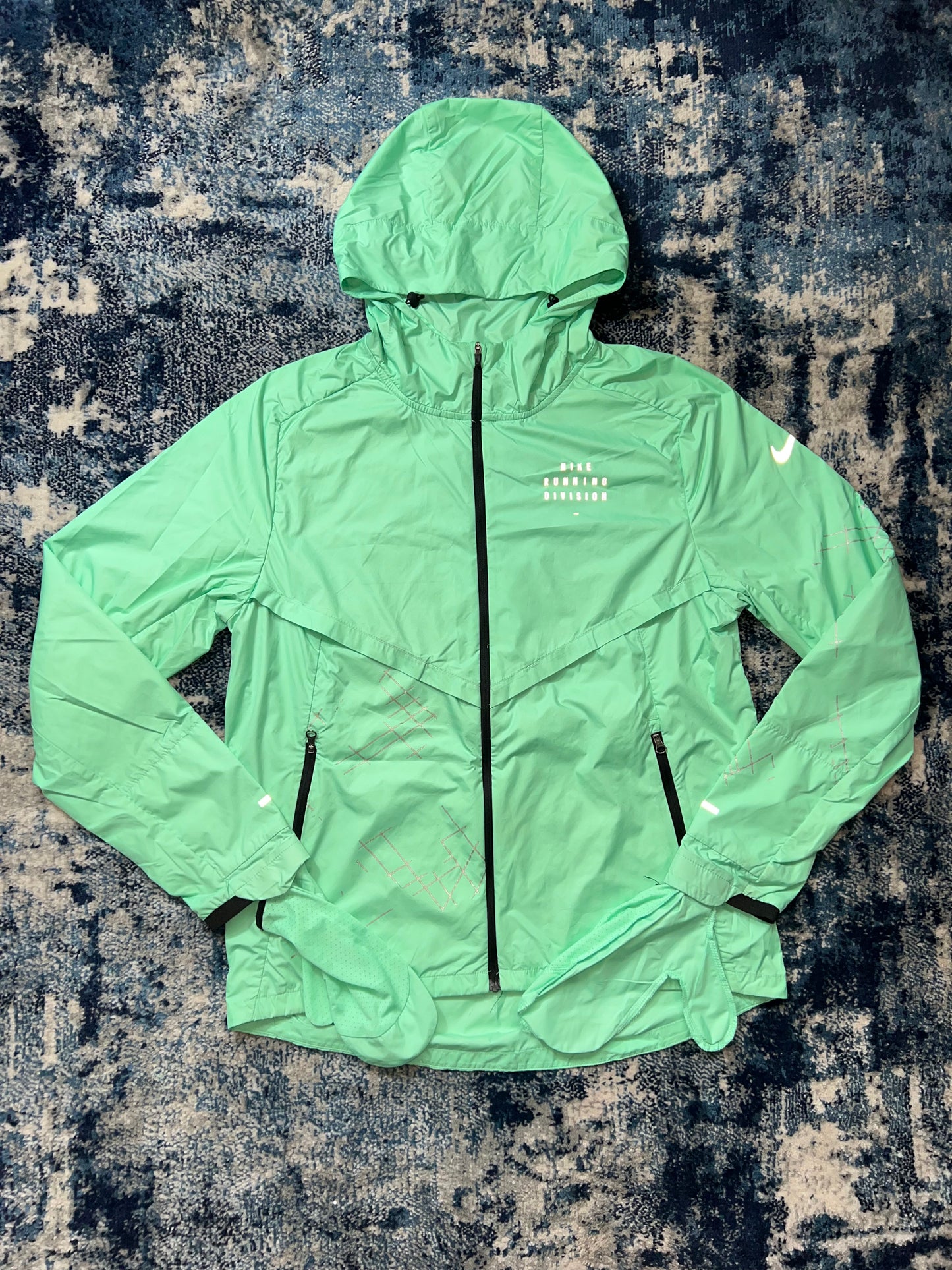Nike Running Division Storm-FIT Windrunner Jacket Mint Green Men’s Small in Mint Green, men's Small – front view
