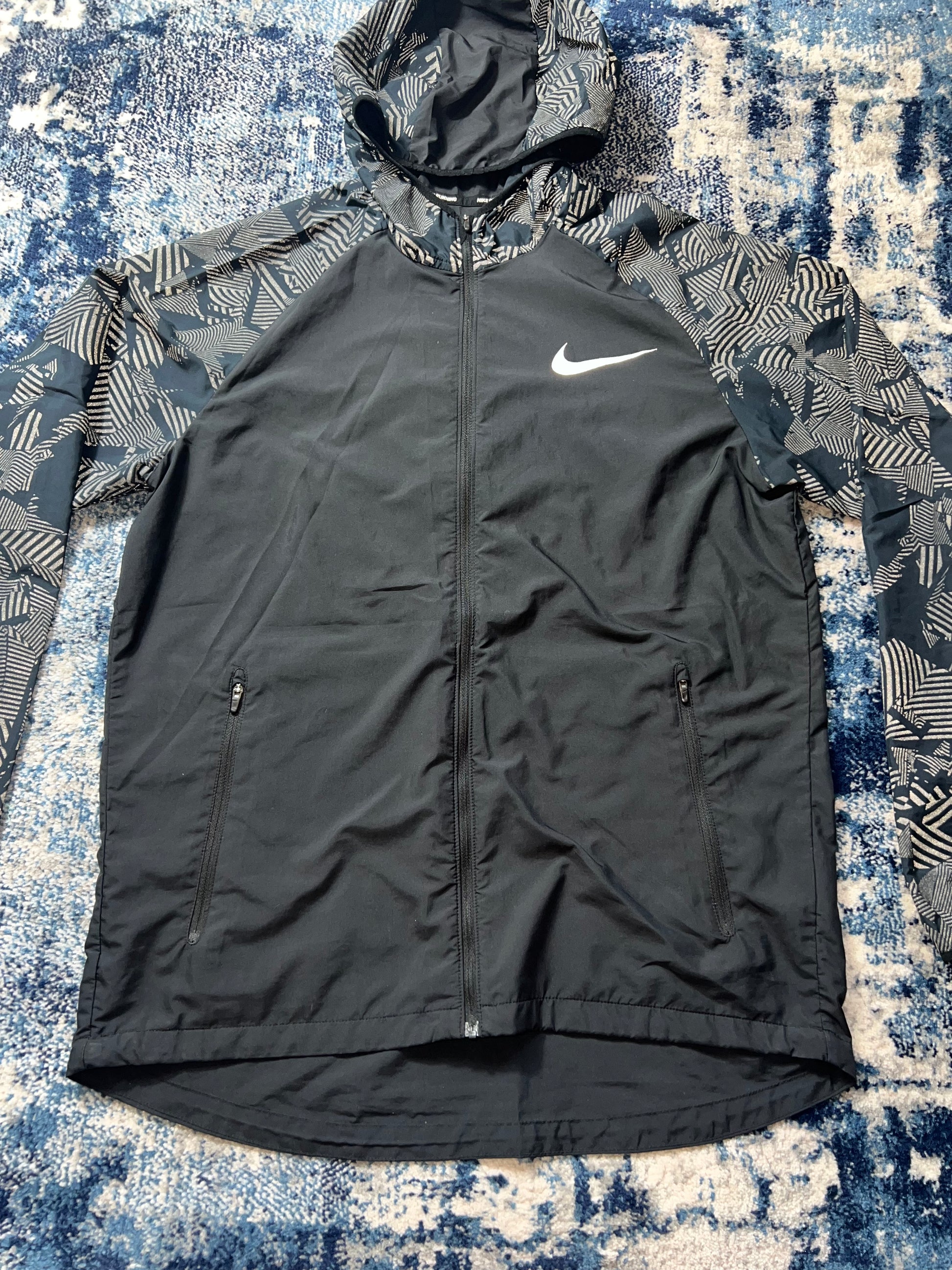 Nike Essentials Reflective Windrunner Jacket Men’s Medium in Reflective / Colour Not Provided, men's Medium – detail view