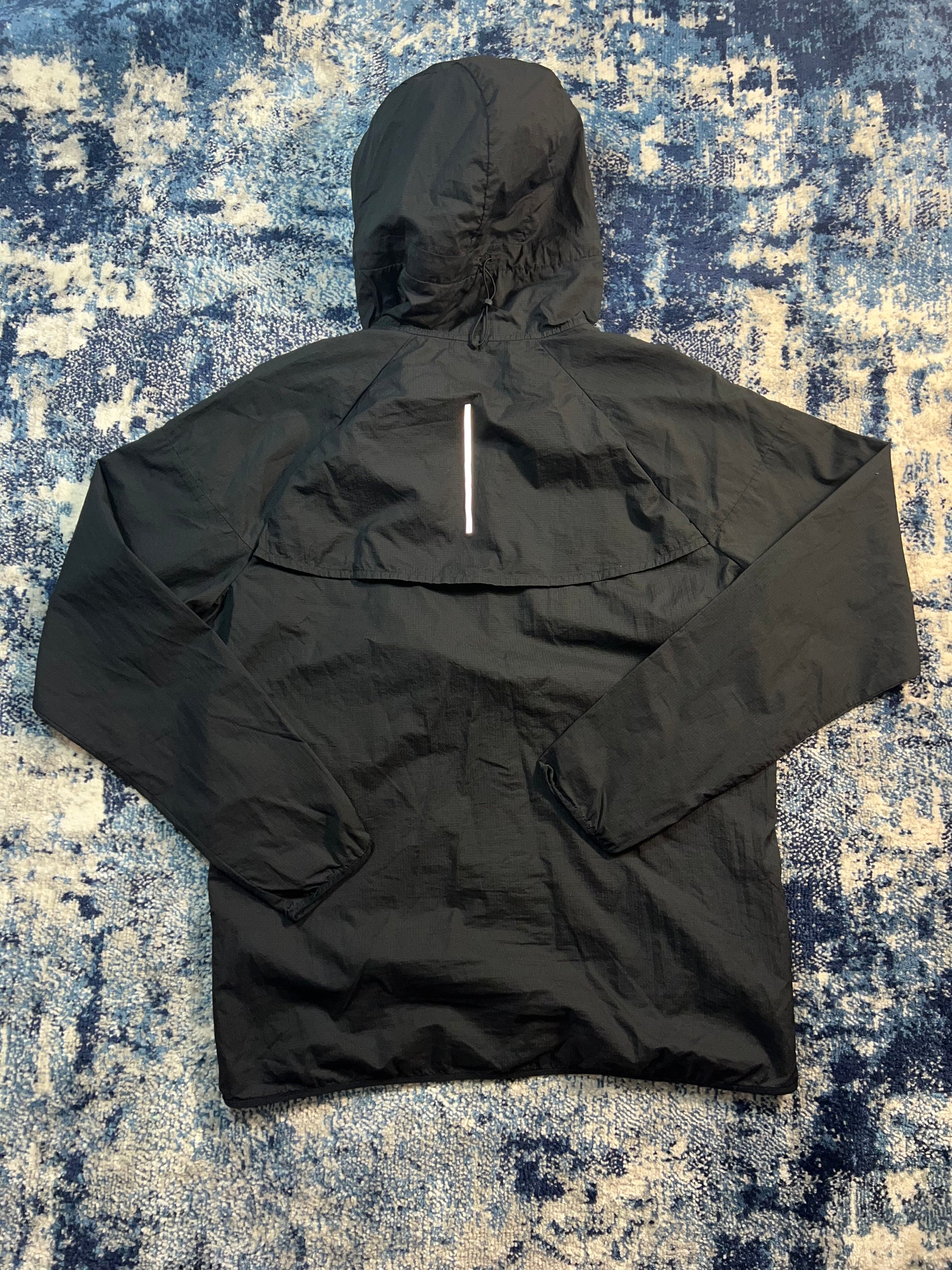Nike Running Lightweight Full Zip Windrunner Jacket Black Men’s Small in Black, men's Small – detail view