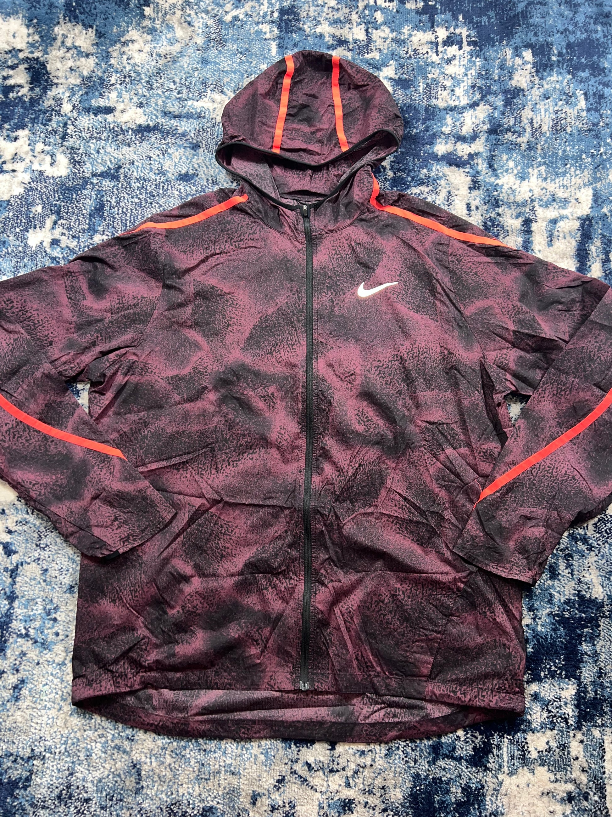 Nike Impossibly Lightweight Snakeskin Windrunner Jacket Burgundy Red Men’s Large – Burgundy / Crimson Red in Burgundy /…