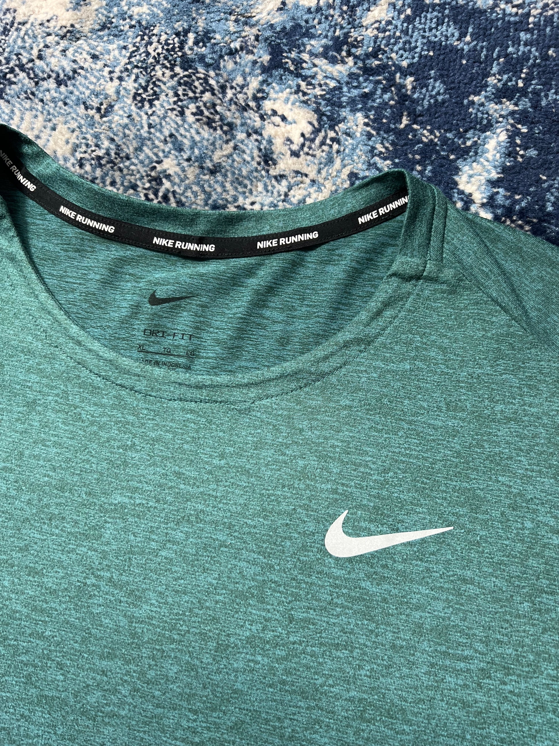 Nike Running Element Crew Neck Jumper Teal Green Reflective Men’s XL in Teal Green, men's XL – detail view