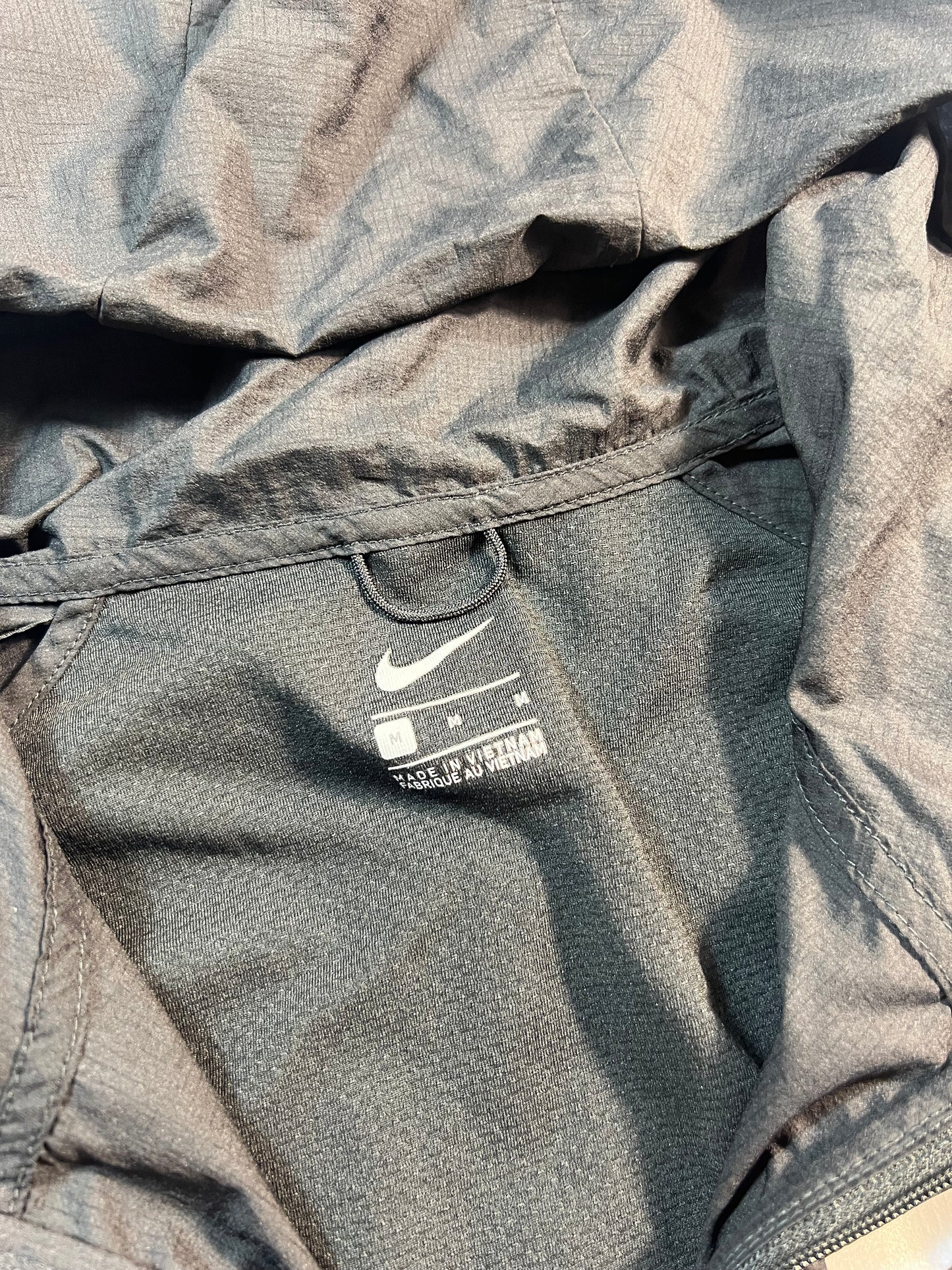 Nike Running Lightweight Full Zip Windrunner Jacket Black Men’s Small in Black, men's Small – detail view