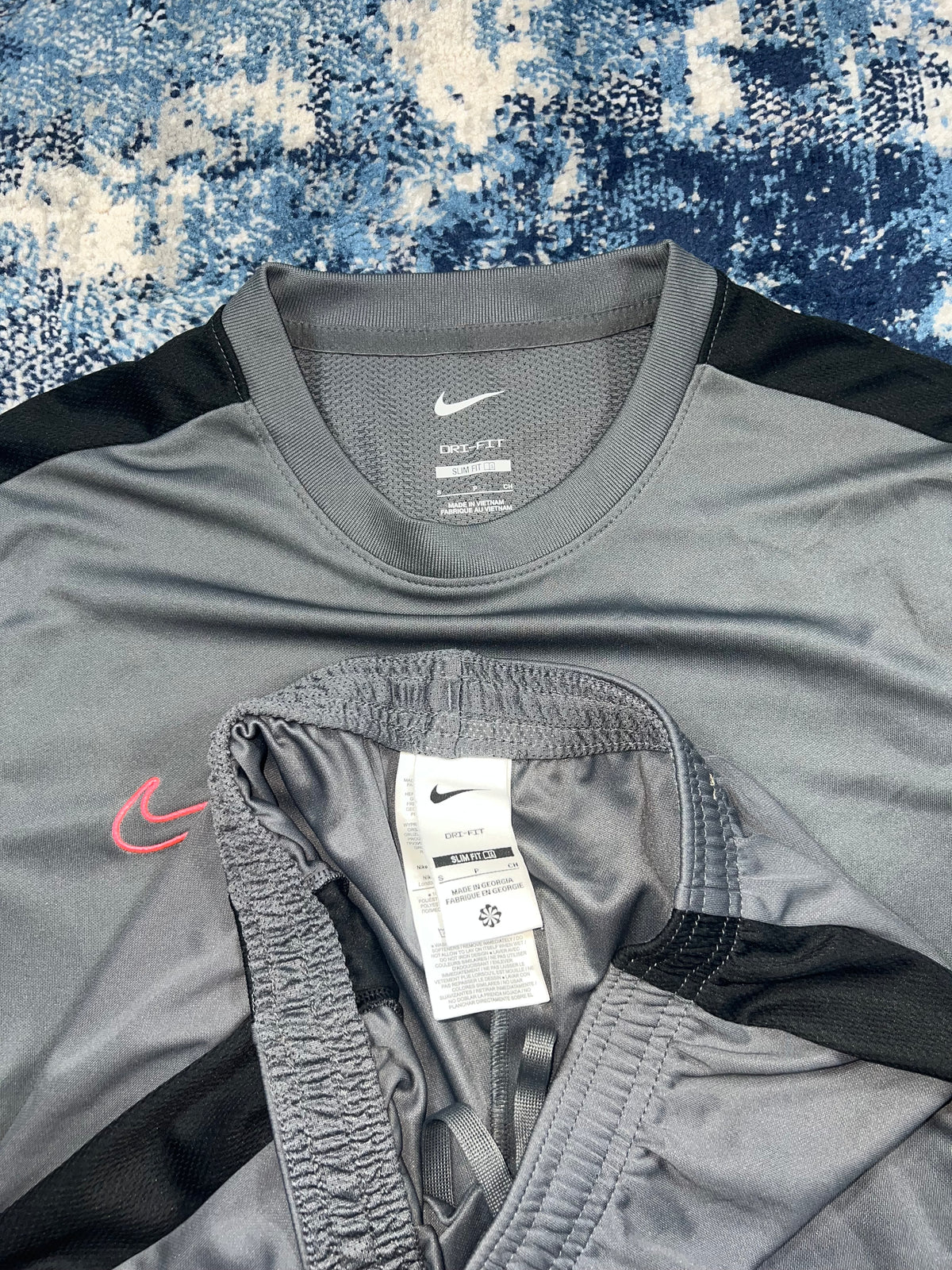 Nike Dri-FIT Academy T-Shirt & Shorts Training Set Grey Pink Men’s Small – Grey / Pink in Grey / Pink, men's Small – detail…