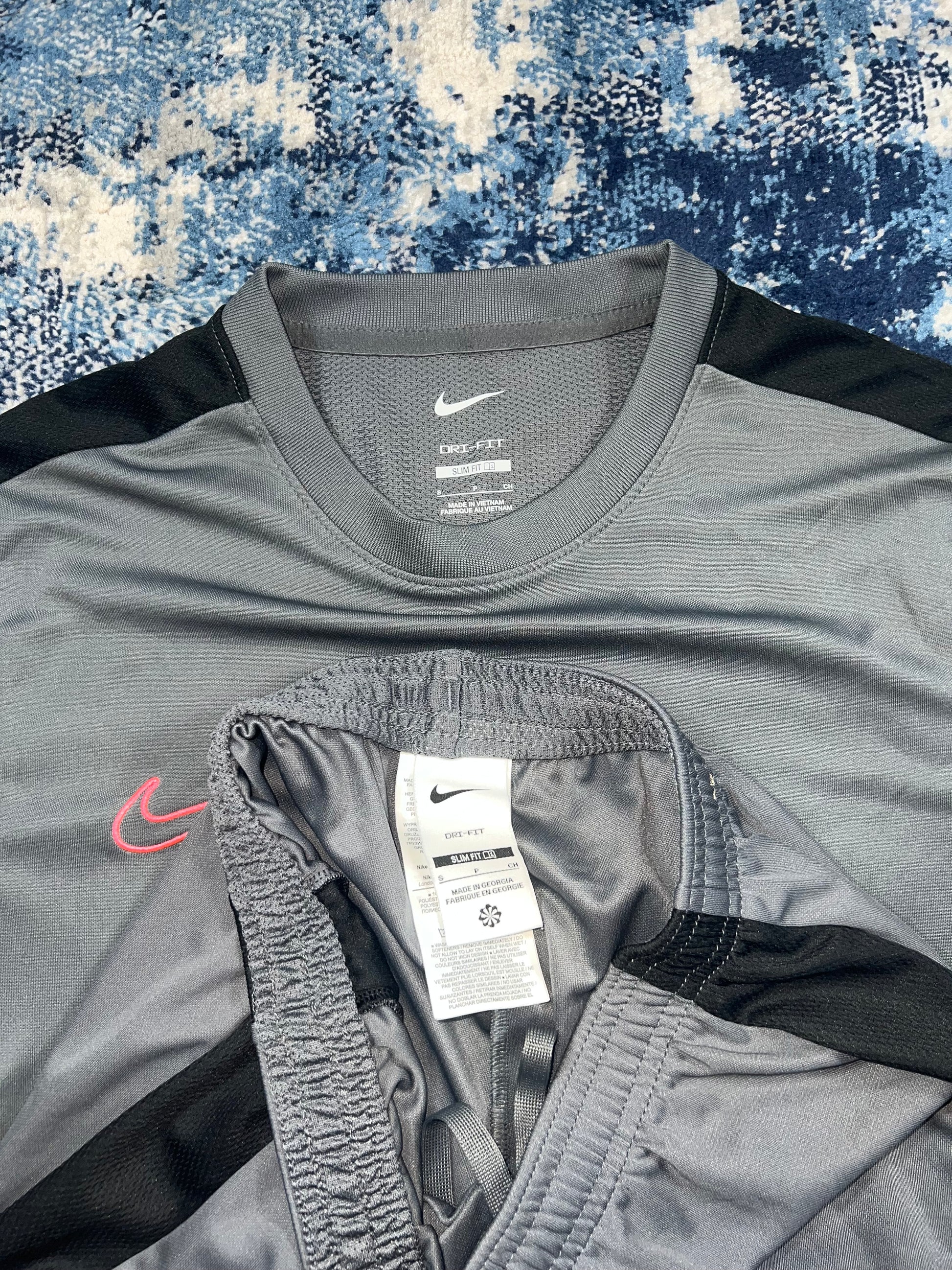 Nike Dri-FIT Academy T-Shirt & Shorts Training Set Grey Pink Men’s Small – Grey / Pink in Grey / Pink, men's Small – detail…