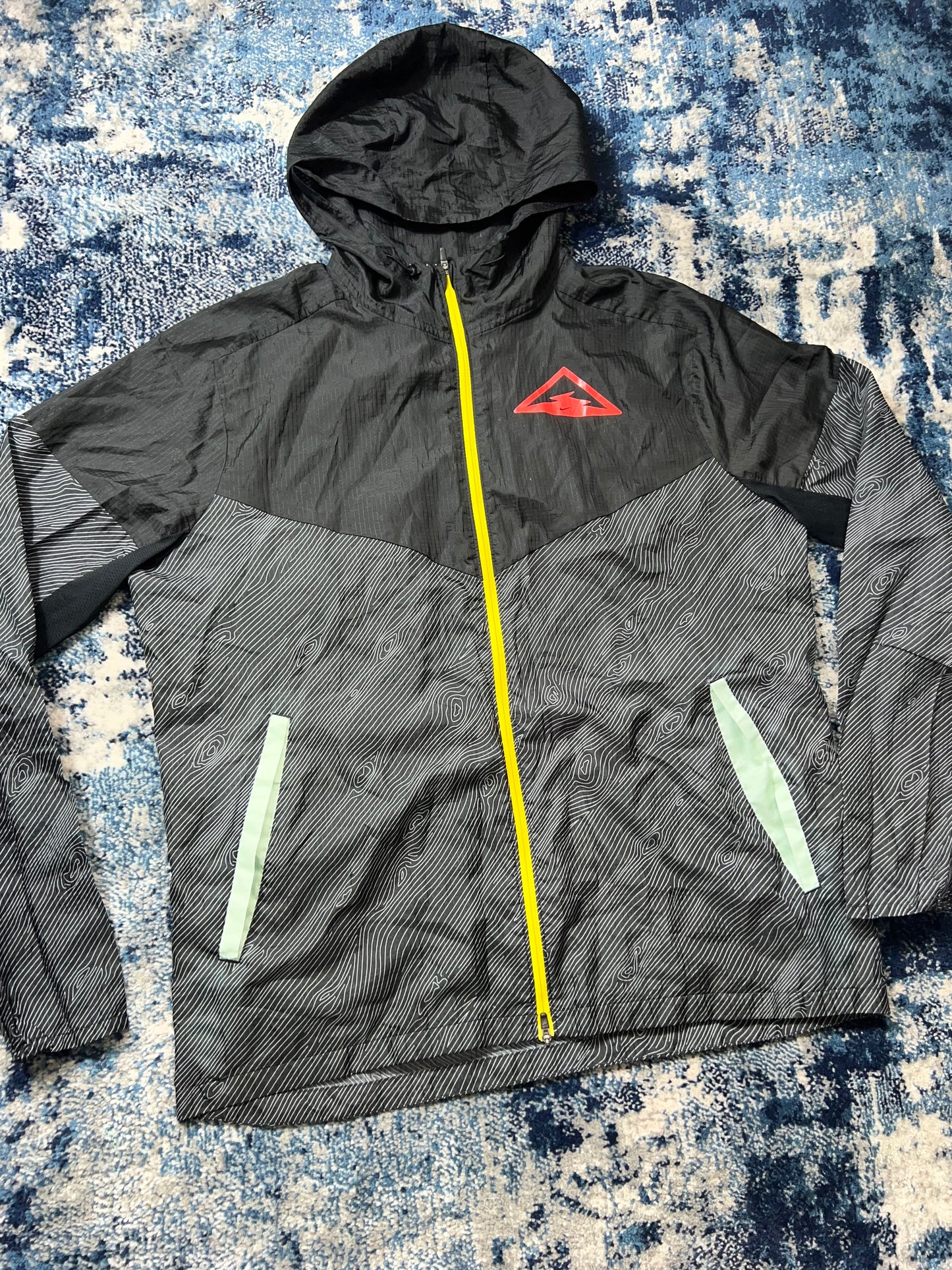 Nike Trail Lightweight Windrunner Jacket Black Grey Yellow Red Men’s Medium – Black / Grey / Yellow / Red in Black / Grey /…