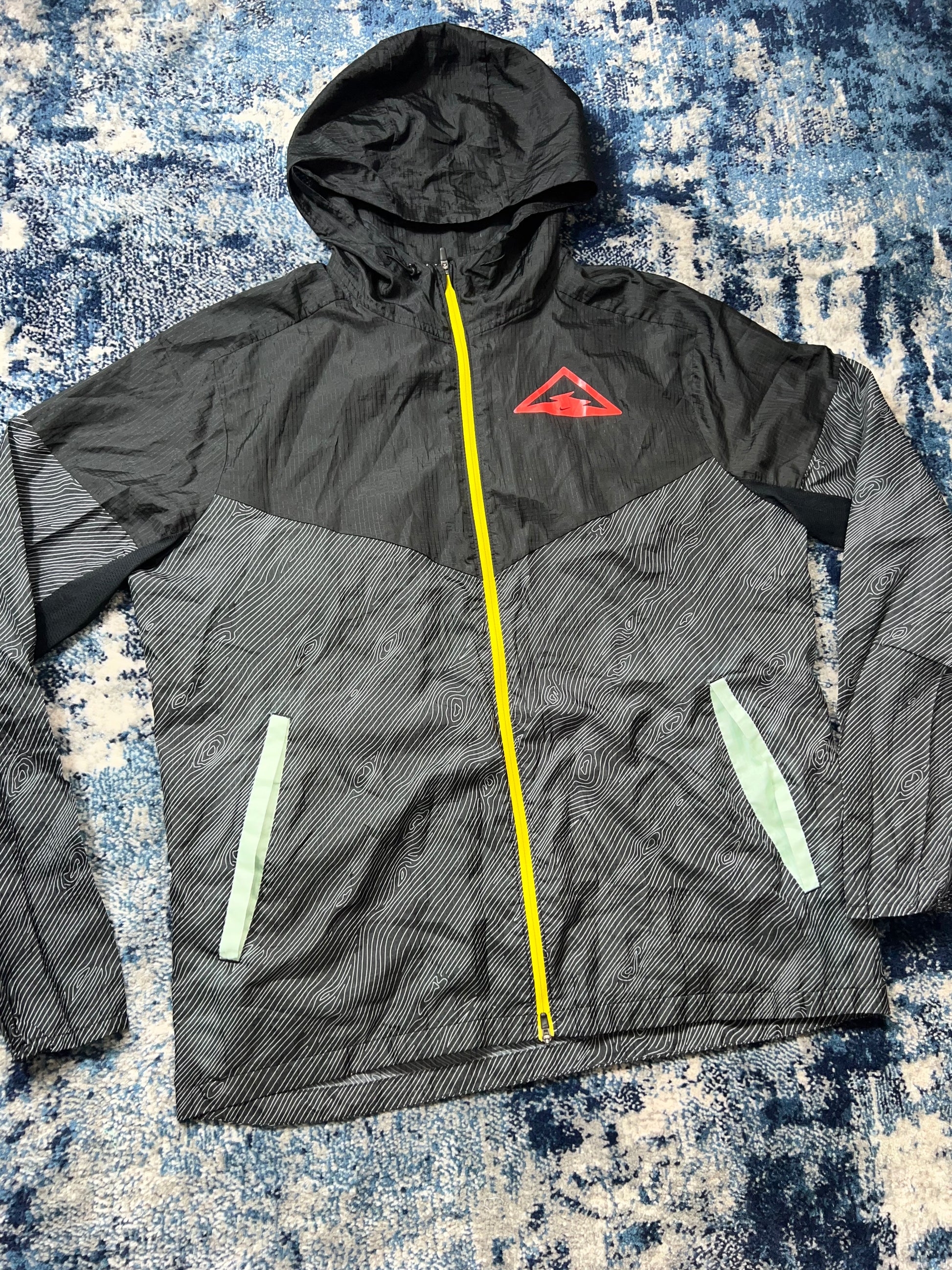 Nike Trail Lightweight Windrunner Jacket Black Grey Yellow Red Men’s Medium – Black / Grey / Yellow / Red in Black / Grey /…