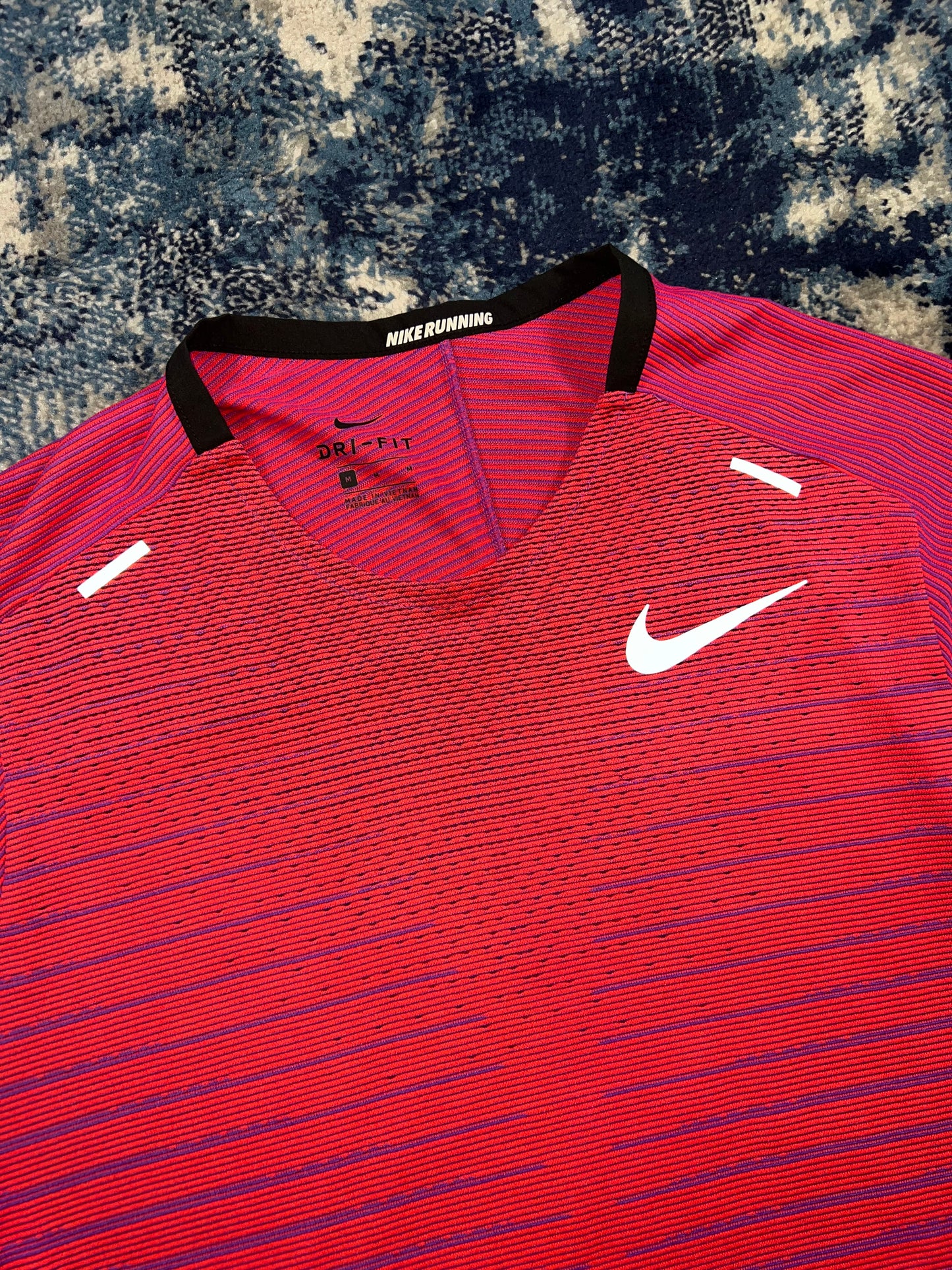 Nike TechKnit Future Fast Running T-Shirt Hot Pink Men’s Medium in Hot Pink, men's Medium – detail view