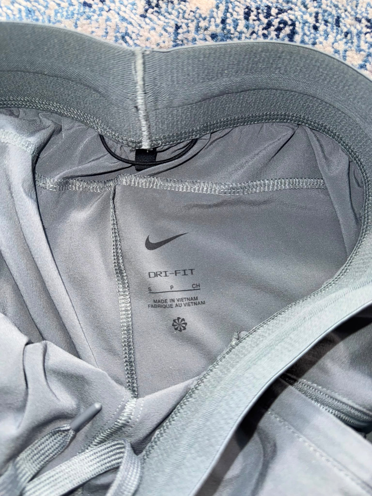 Nike Dri-FIT 7” Shorts Grey Men’s Small Zip Pockets in Grey, men's Small – detail view