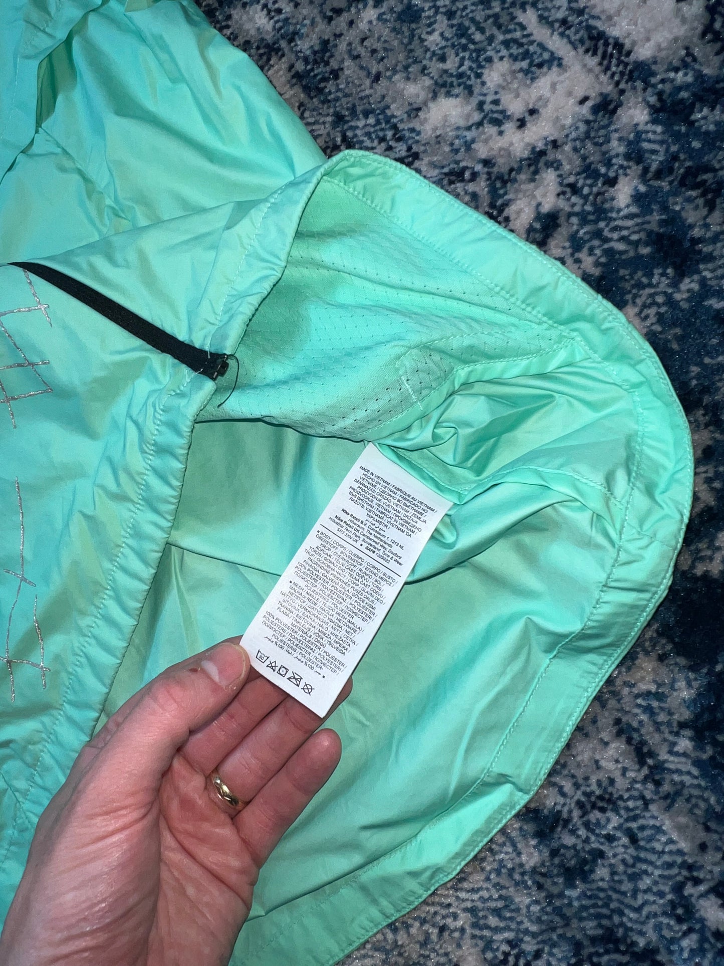 Nike Running Division Storm-FIT Windrunner Jacket Mint Green Men’s Small in Mint Green, men's Small – detail view
