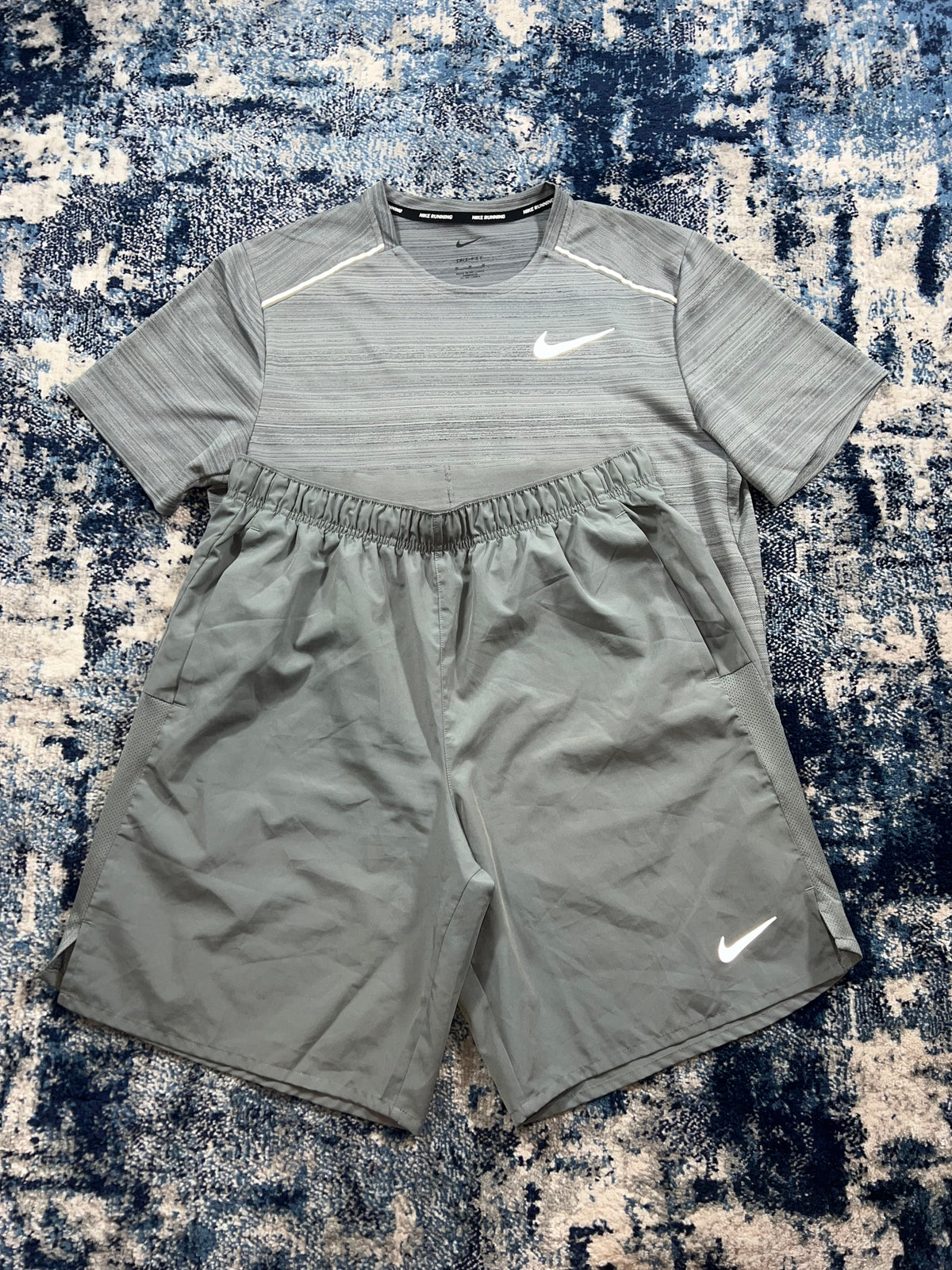 Nike Miler T-Shirt & Challenger 9” Shorts Running Gym Set Grey Men’s Medium in Grey, men's Medium – detail view