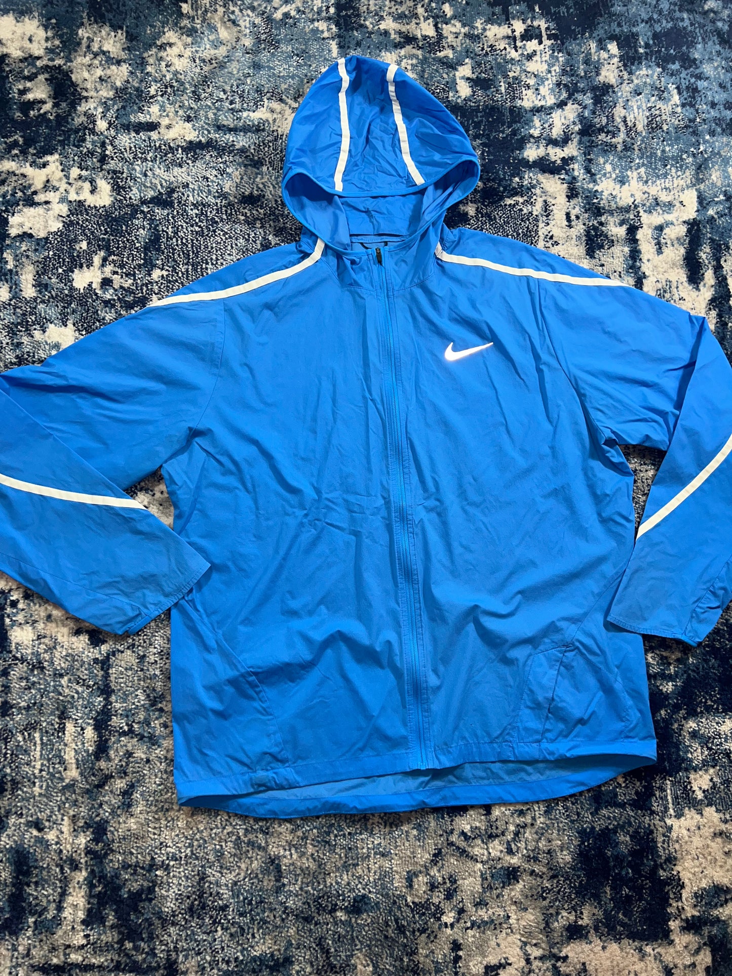Nike Impossibly Lightweight Windrunner Jacket Blue White Men’s Large – Blue / White in Blue / White, men's Mixed Sizes –…