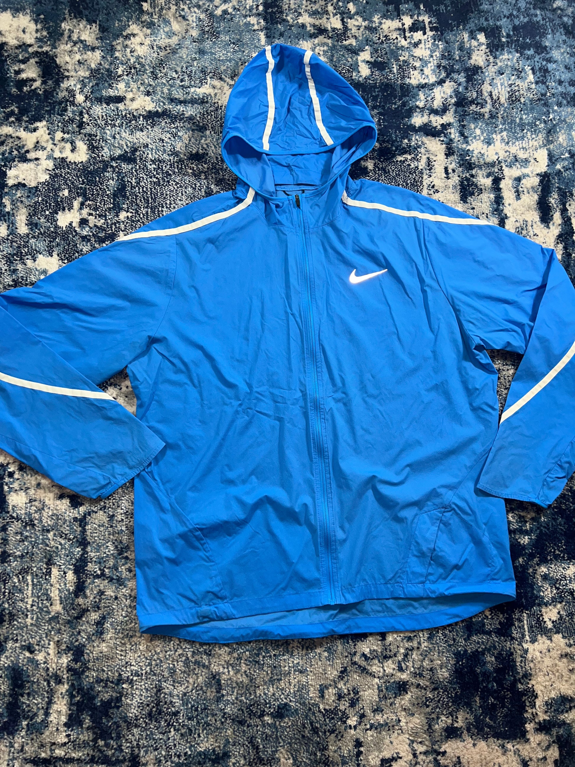 Nike Impossibly Lightweight Windrunner Jacket Blue White Men’s Large – Blue / White in Blue / White, men's Mixed Sizes –…