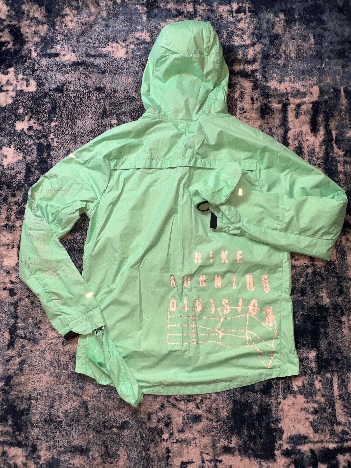 Nike Running Division Storm-FIT Windrunner Jacket Mint Green Men’s Small in Mint Green, men's Small – detail view