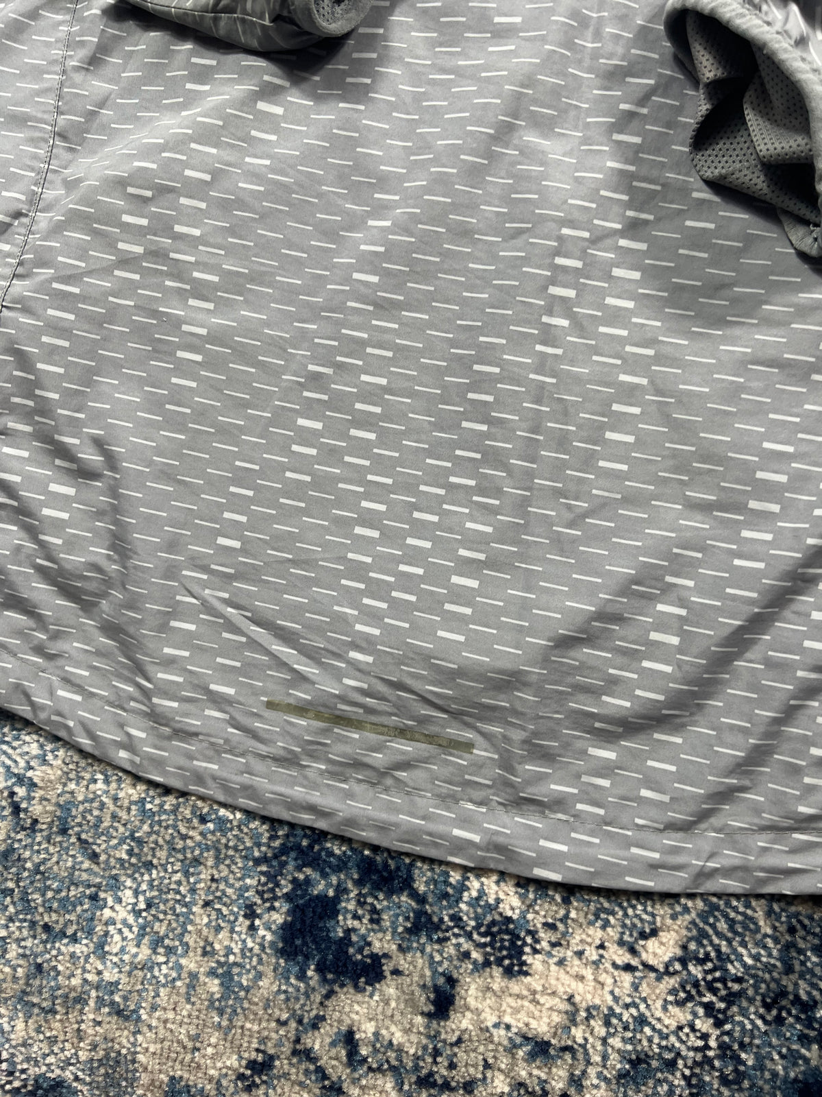 Nike Racer Fuse Digital Dash Windrunner Jacket Light Grey Men’s Small in Light Grey, men's Small – detail view