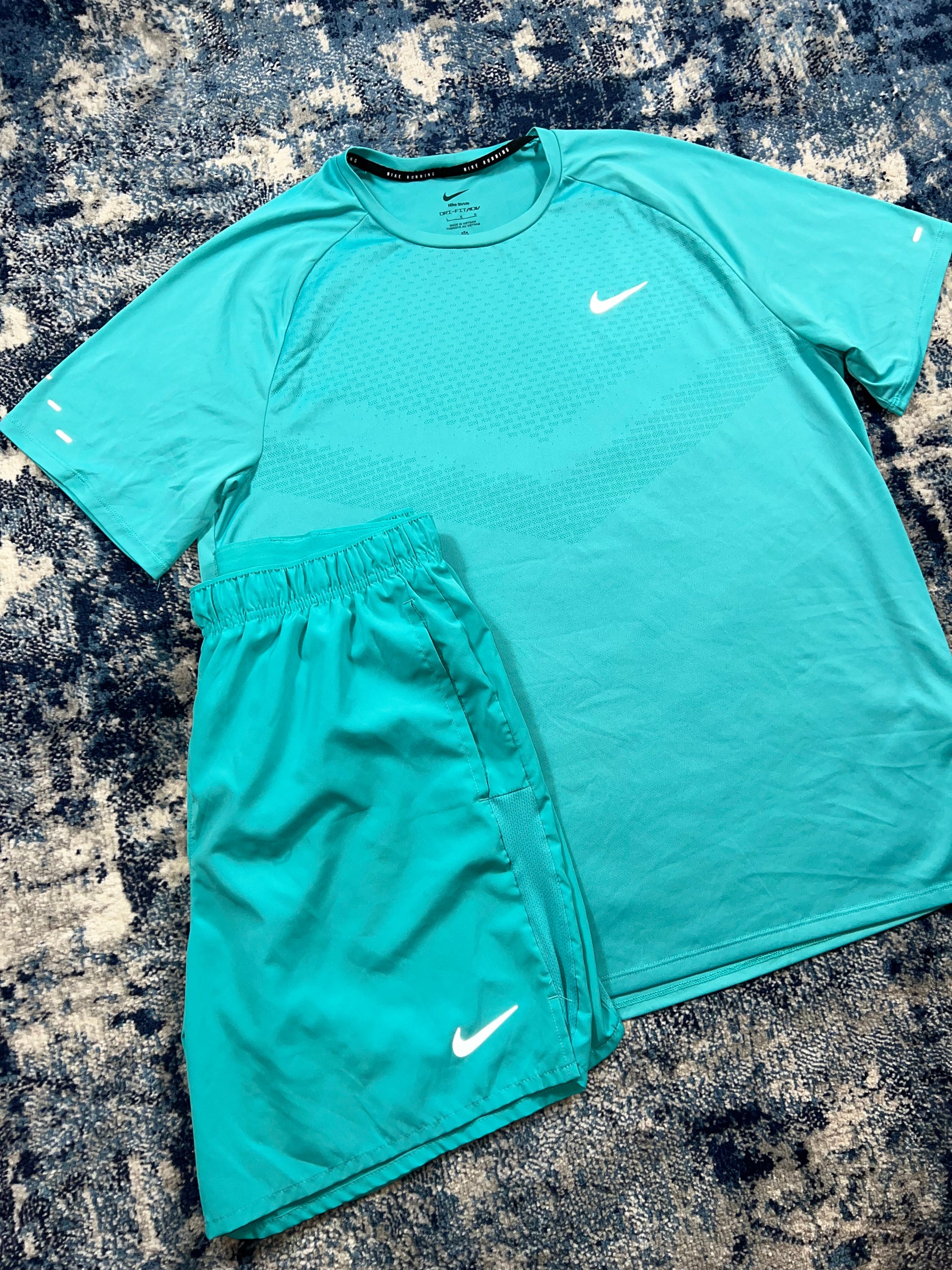 Nike Stride Dri-FIT ADV T-Shirt & Challenger 7” Shorts Set Dusty Cactus – Dusty Cactus / Blue / Green, Men's Large in Dusty…