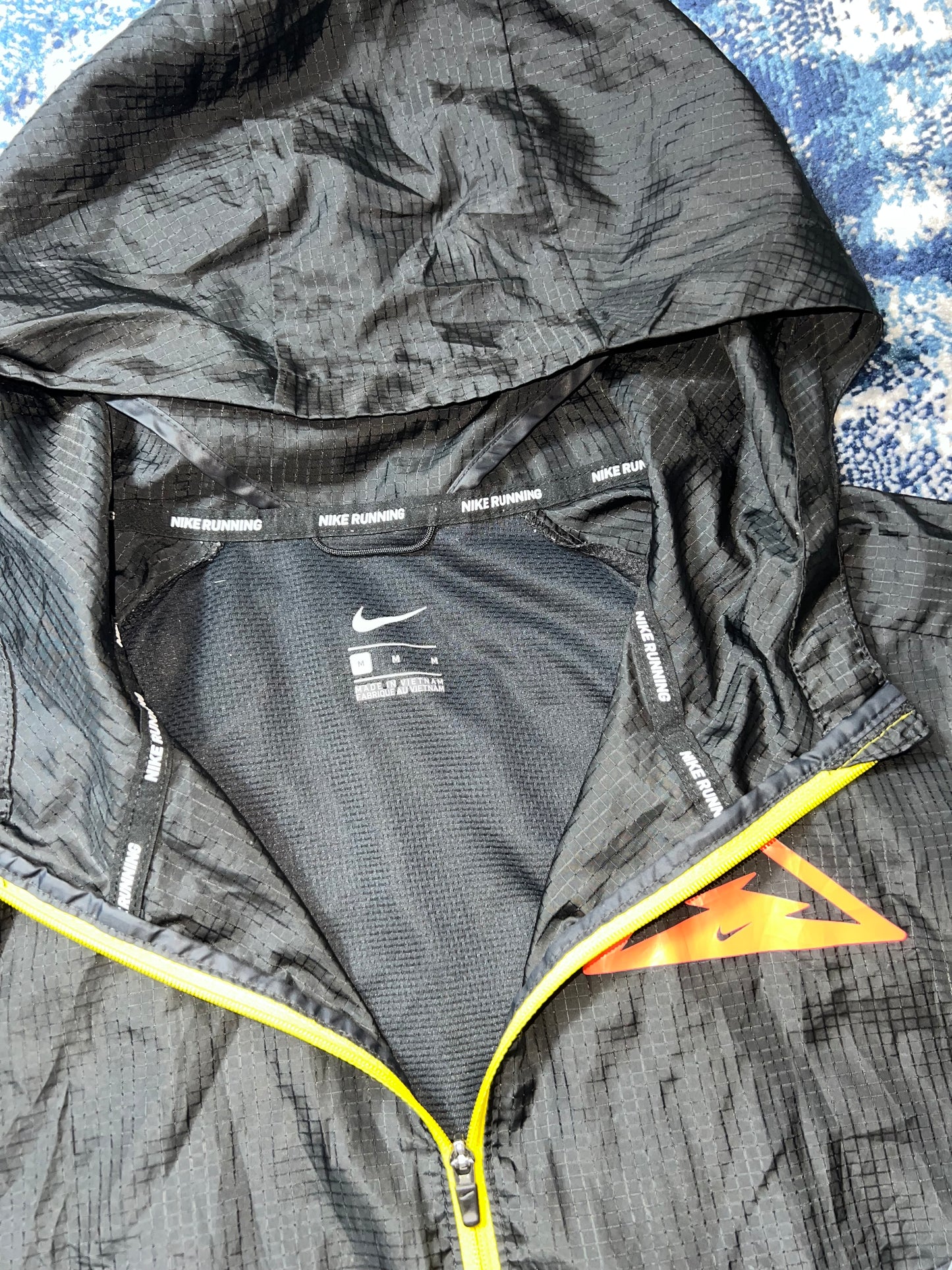 Nike Trail Lightweight Windrunner Jacket Black Grey Yellow Red Men’s Medium – Black / Grey / Yellow / Red in Black / Grey /…