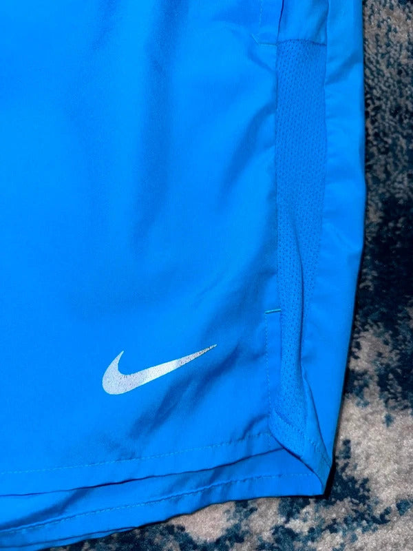 Nike Challenger Dri-FIT 7” Shorts Blue Men’s Medium in Blue, men's Medium – detail view