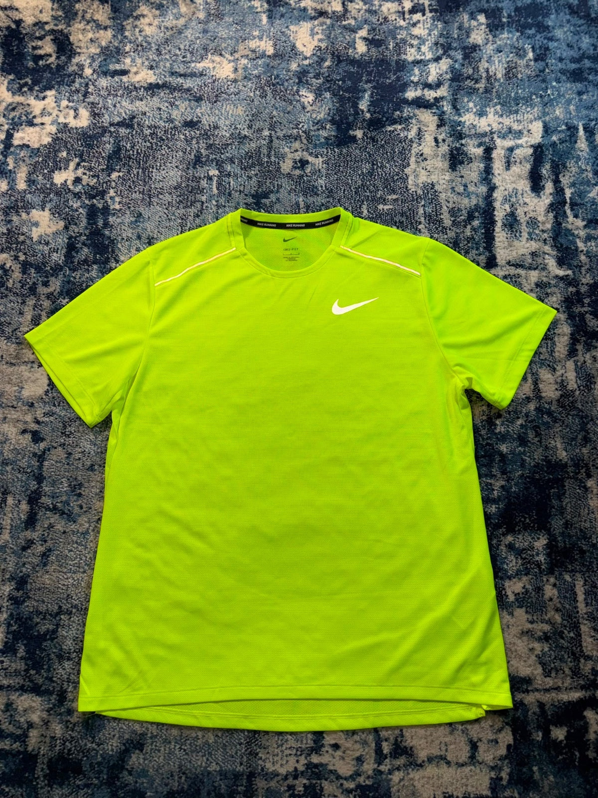 Nike Miler T Shirt / Challenger Shorts Running Gym Set – Yellow, Men's Large in Yellow, men's Large – detail view