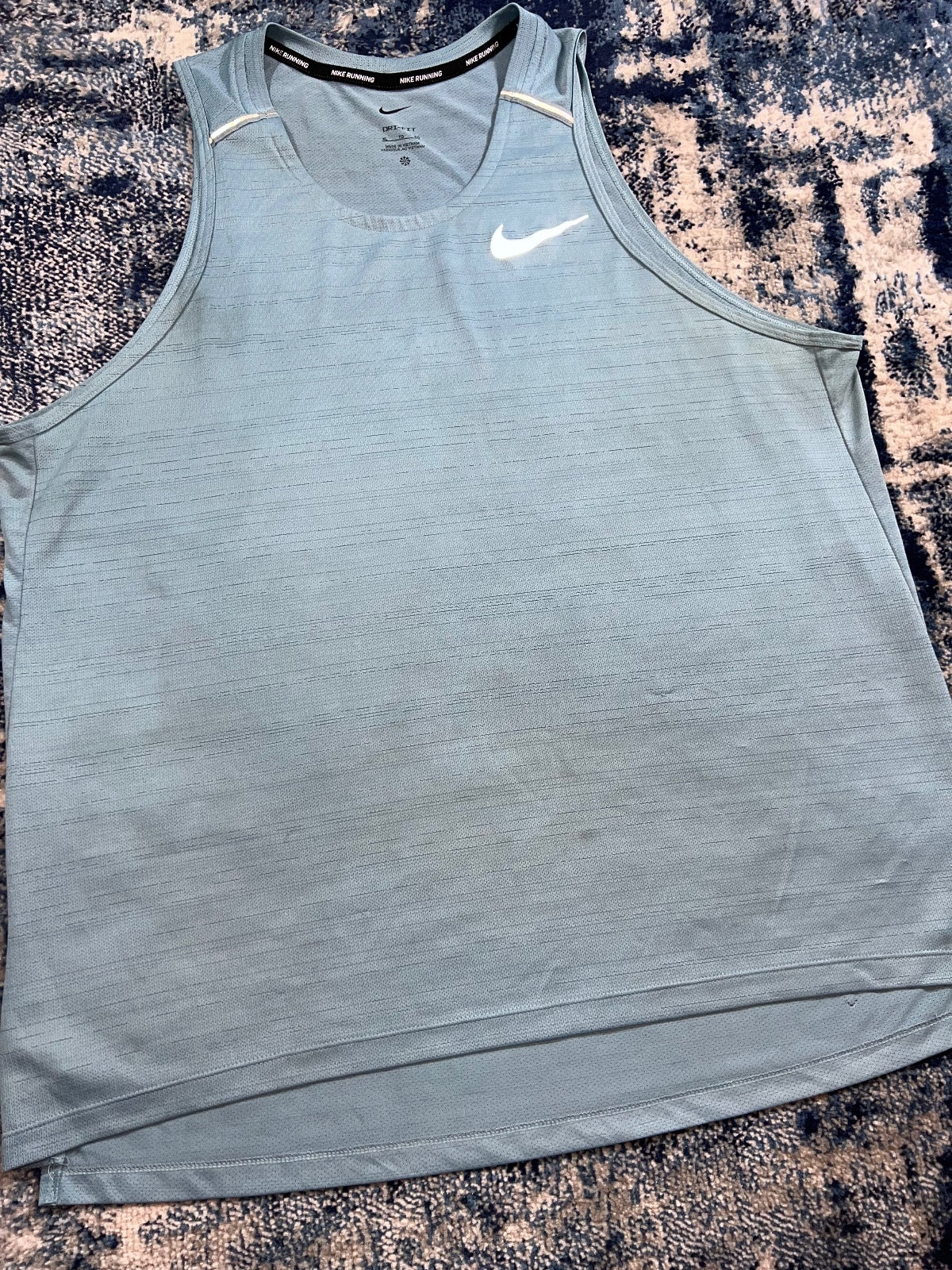 Nike Miler Running Vest / Challenger Shorts Running Gym Set – Gray, Men's XL in Gray, men's XL – detail view