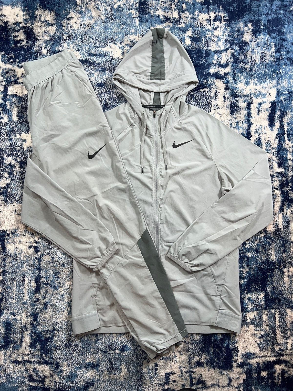 Nike Pro Vent Max Training Tracksuit Set – Gray, Men's Medium in Gray, men's Medium – front view