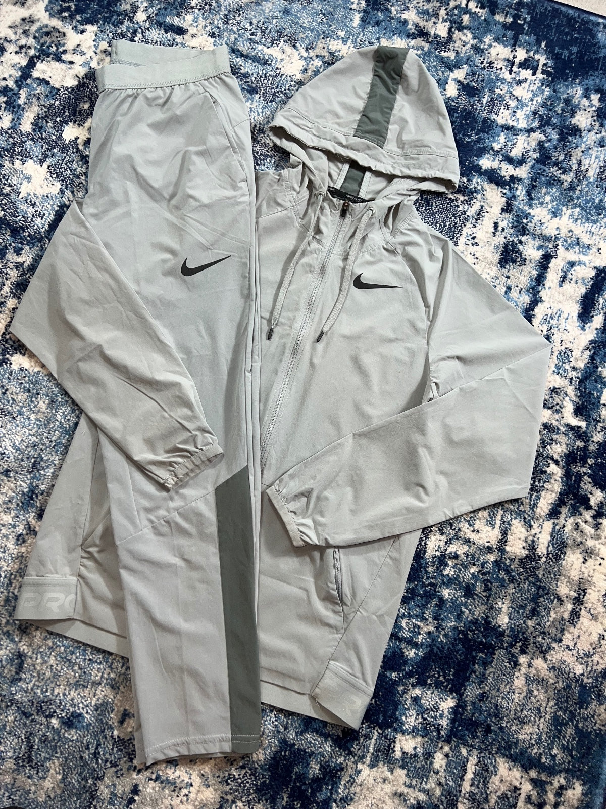Nike Pro Vent Max Training Tracksuit Set – Gray, Men's Small in Gray, men's Small – detail view