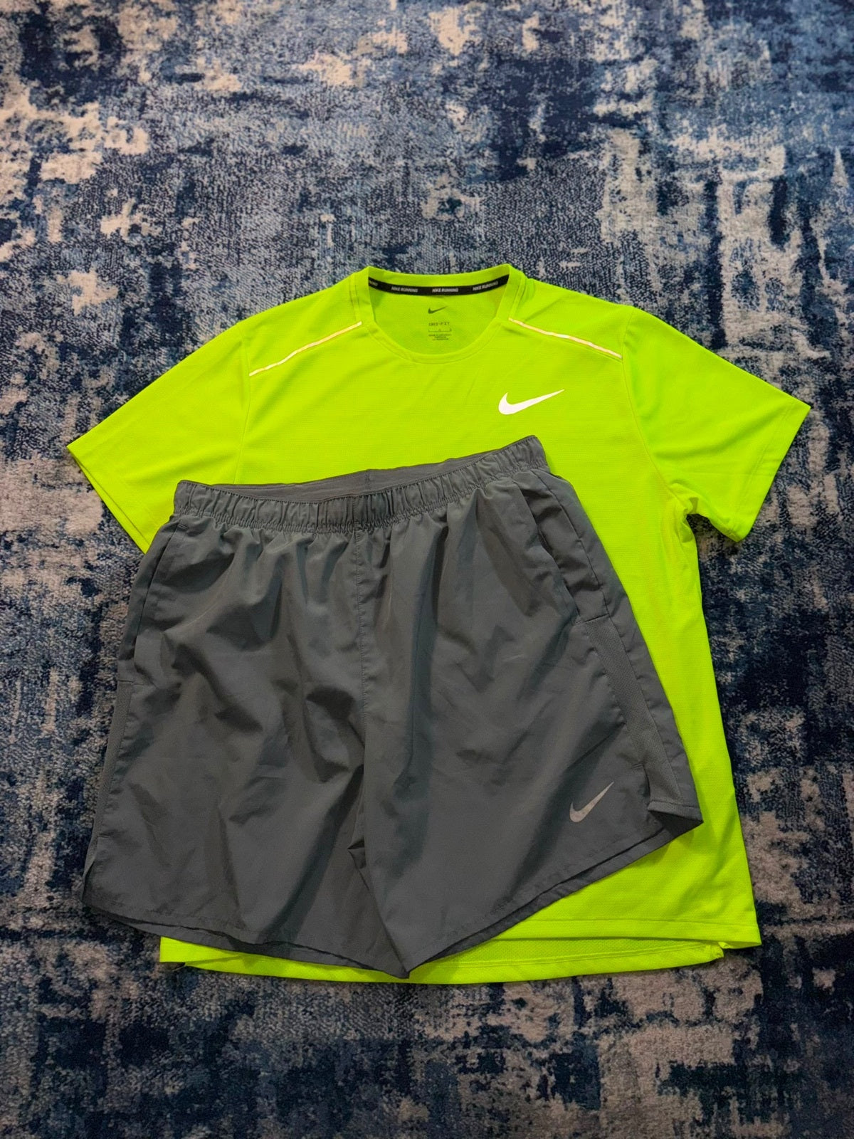 Nike Miler T Shirt / Challenger Shorts Running Gym Set – Yellow, Men's Large in Yellow, men's Large – detail view