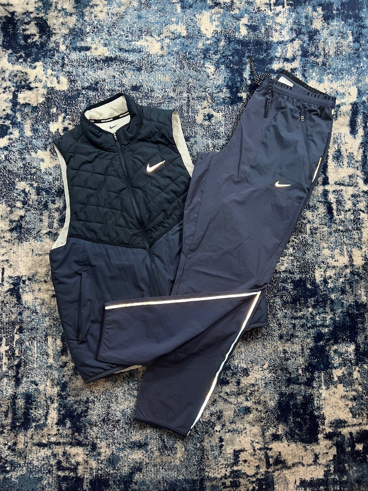 Nike Therma-FIT Gilet Body Warmer / Running Division Bottoms Tracksuit Set Bundle