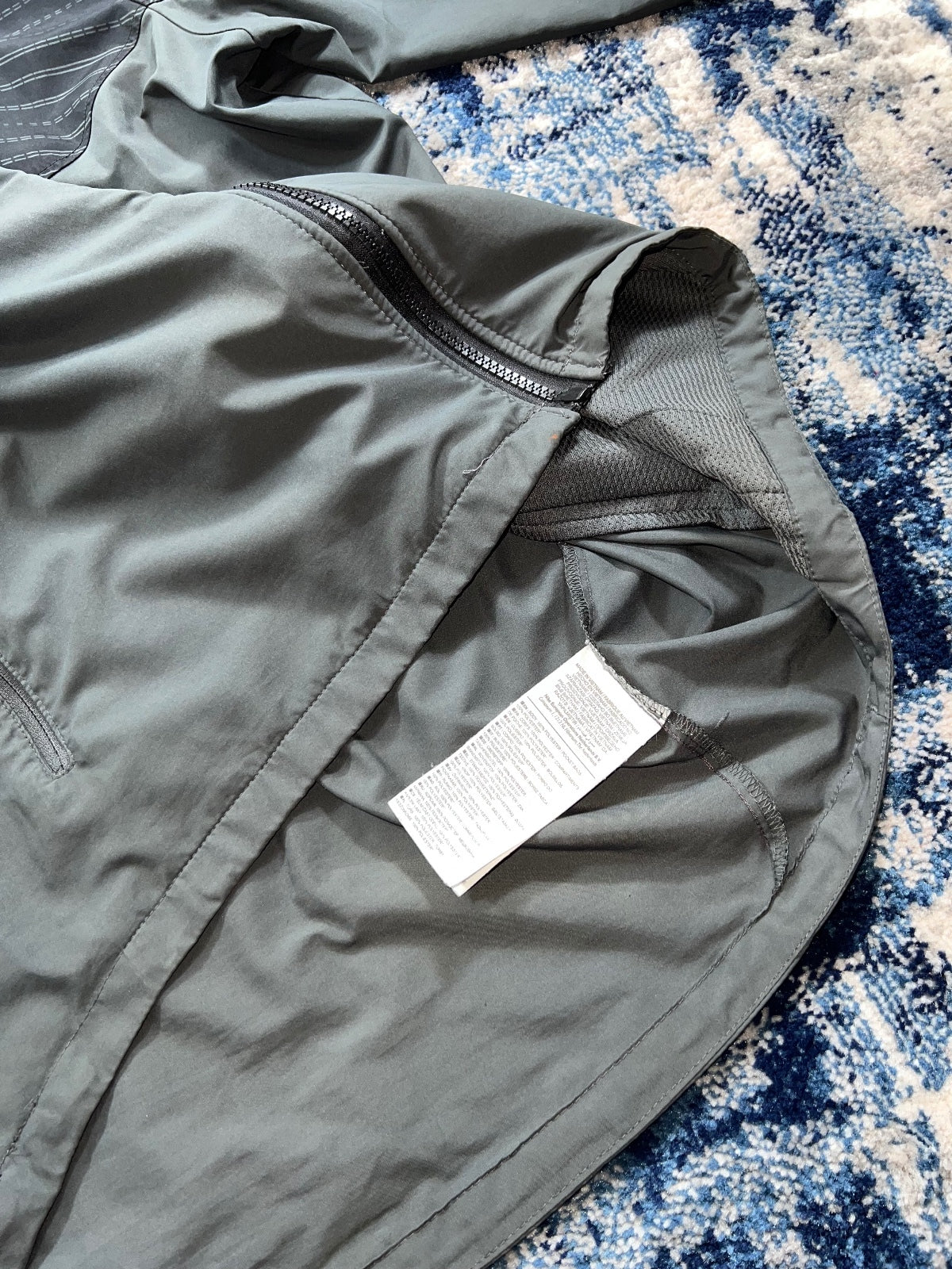 Nike Running Windrunner Jacket – Gray, Men's XL in Gray, men's XL – detail view