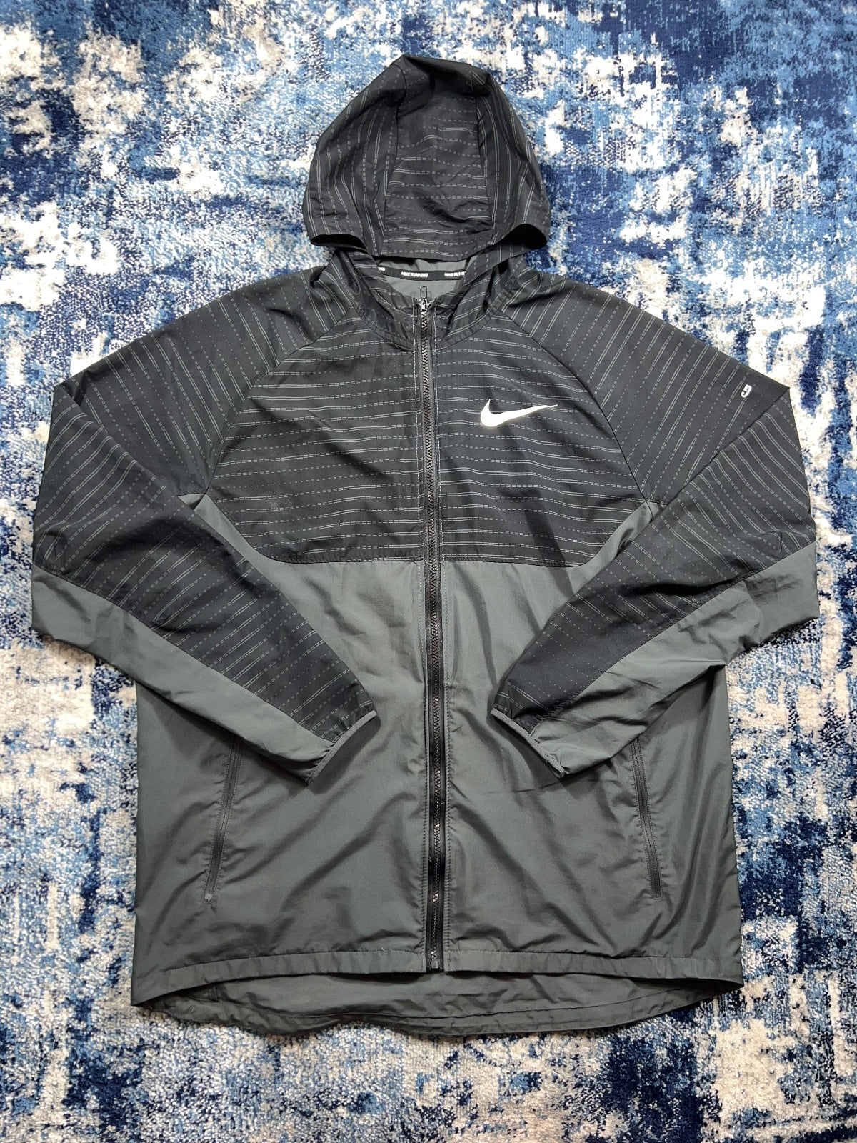 Nike Running Windrunner Jacket – Gray, Men's XL in Gray, men's XL – front view