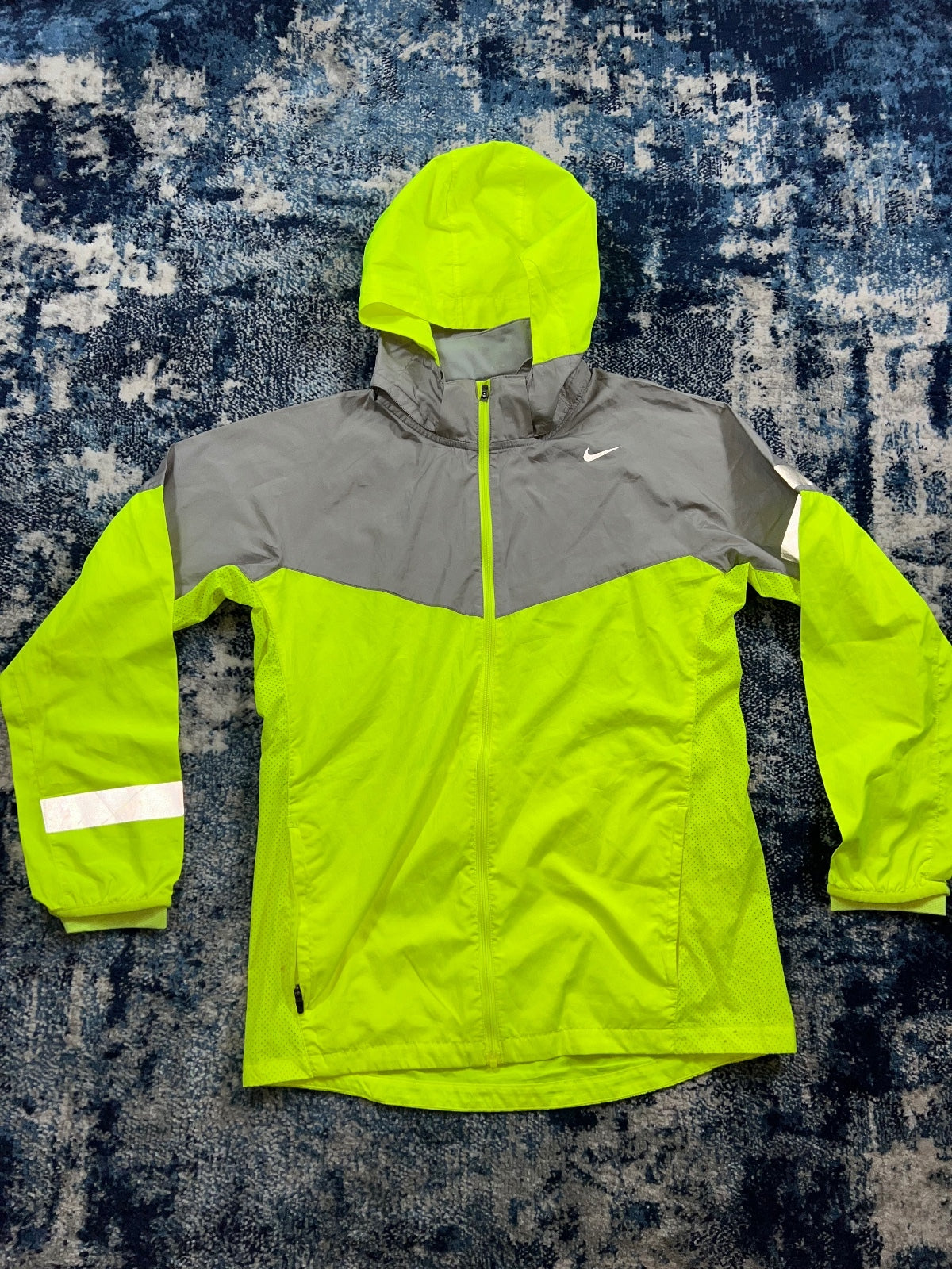 Nike Running Dri Fit Windrunner Jacket – Yellow, Women's Small in Yellow, men's Small – detail view