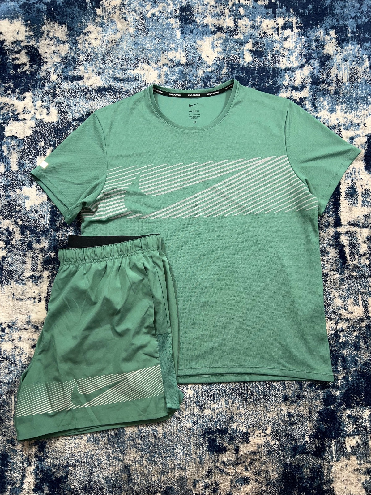 Nike Flash Miler T Shirt / Challenger Shorts Running Gym Set – DarkGreen, Men's Large in DarkGreen, men's Large – front view