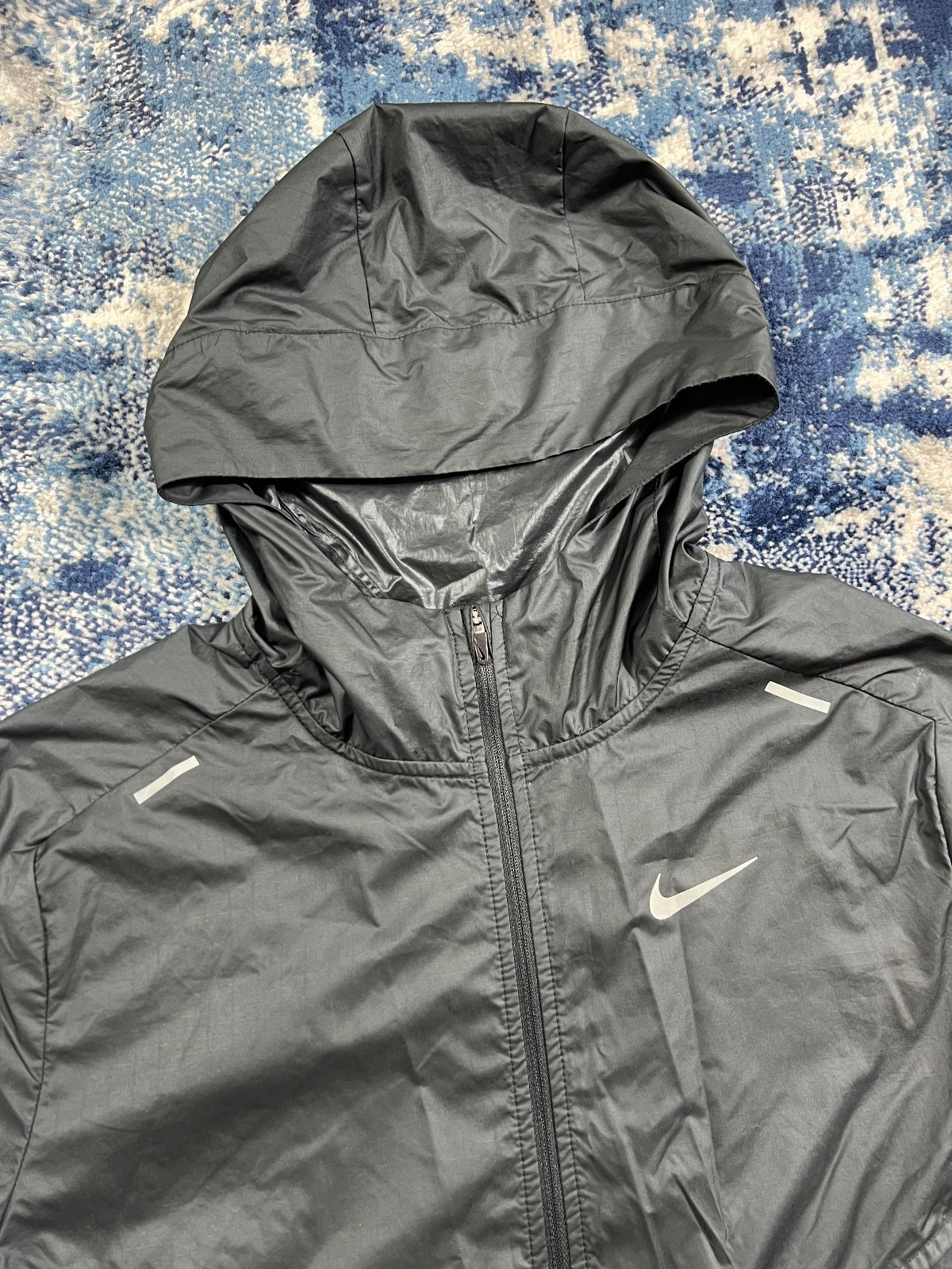 Nike ShieldRunning Storm Fit Running Jacket – Black, Men's Small in Black, men's Small – detail view