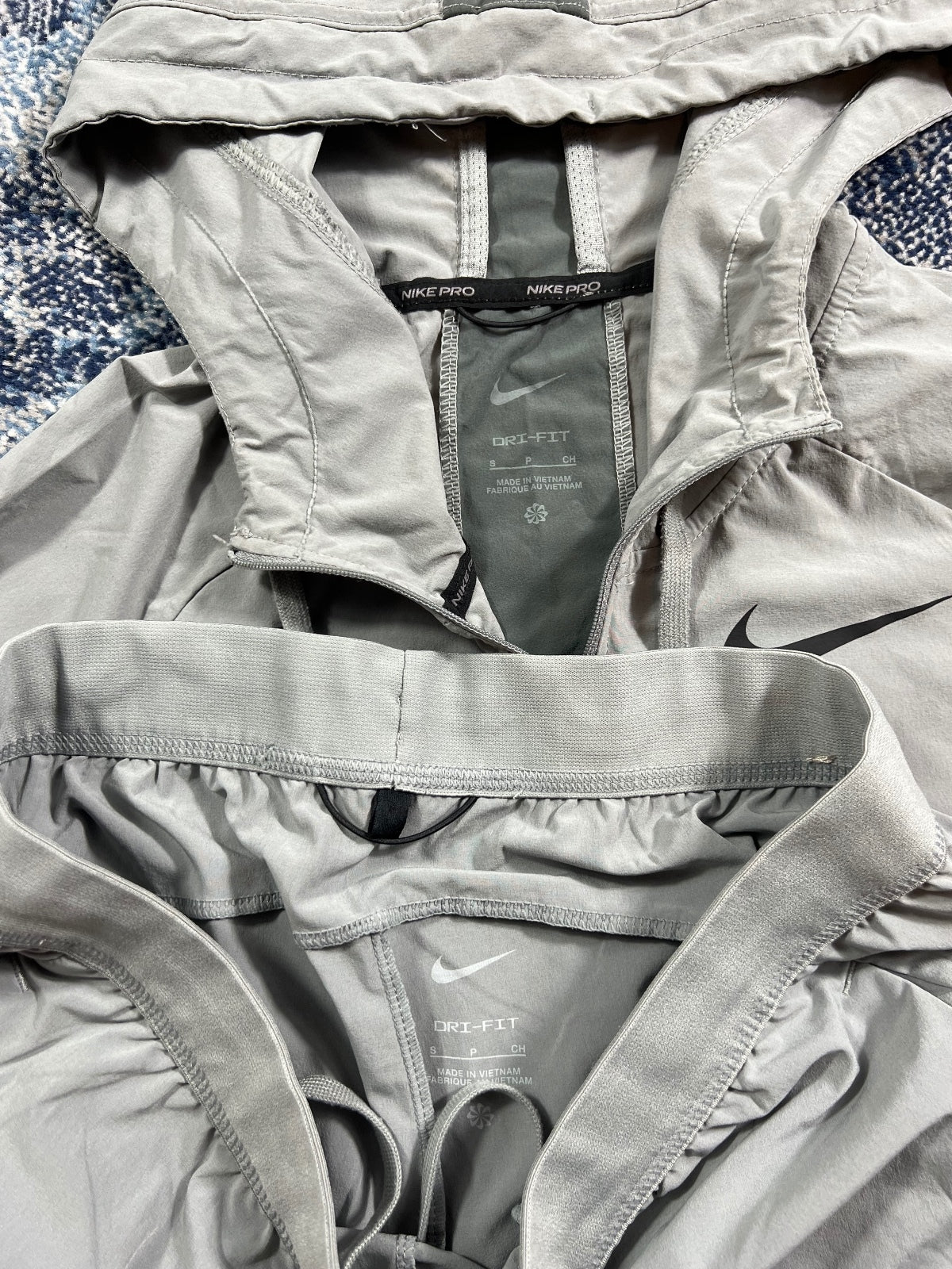 Nike Pro Vent Max Training Tracksuit Set – Gray, Men's Small in Gray, men's Small – detail view