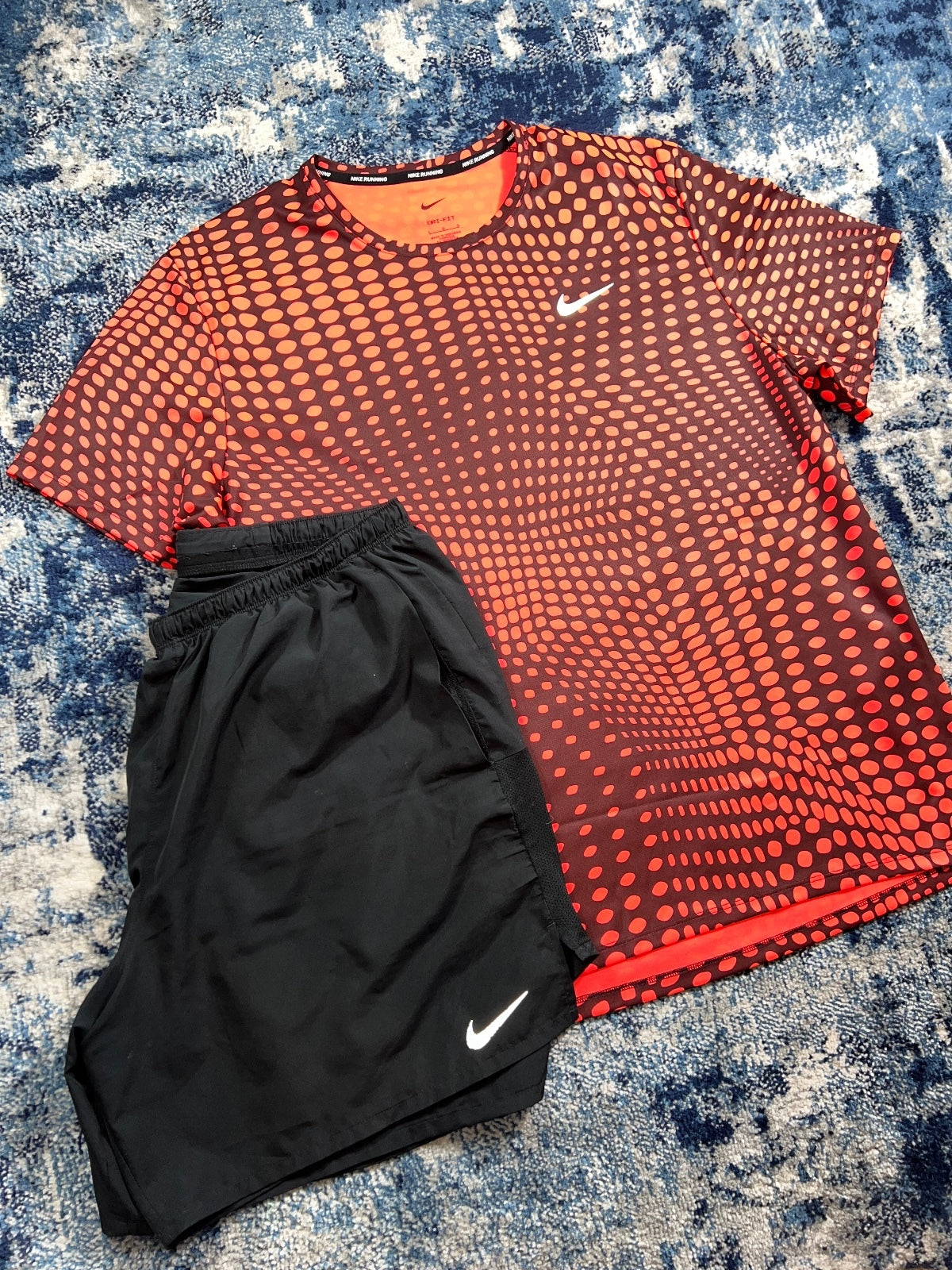 Nike Miler T Shirt / Challenger Shorts Running Gym Set – Red, Men's Large in Red, men's Large – detail view