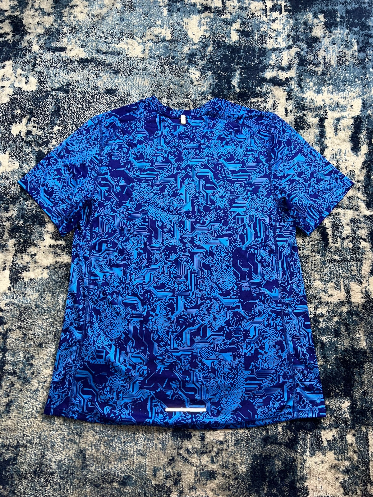 Nike Digital Miler T Shirt – Blue, Men's Large in Blue, men's Large – detail view