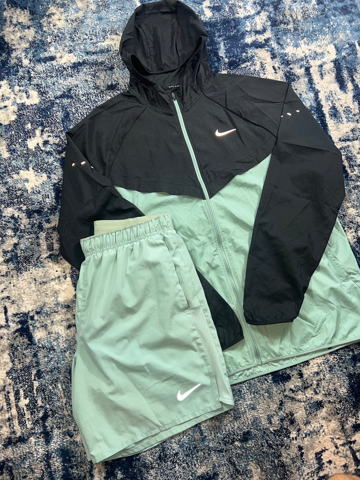 Nike Stride Dri-FIT Windrunner / Challenger Shorts Tracksuit Set - product image