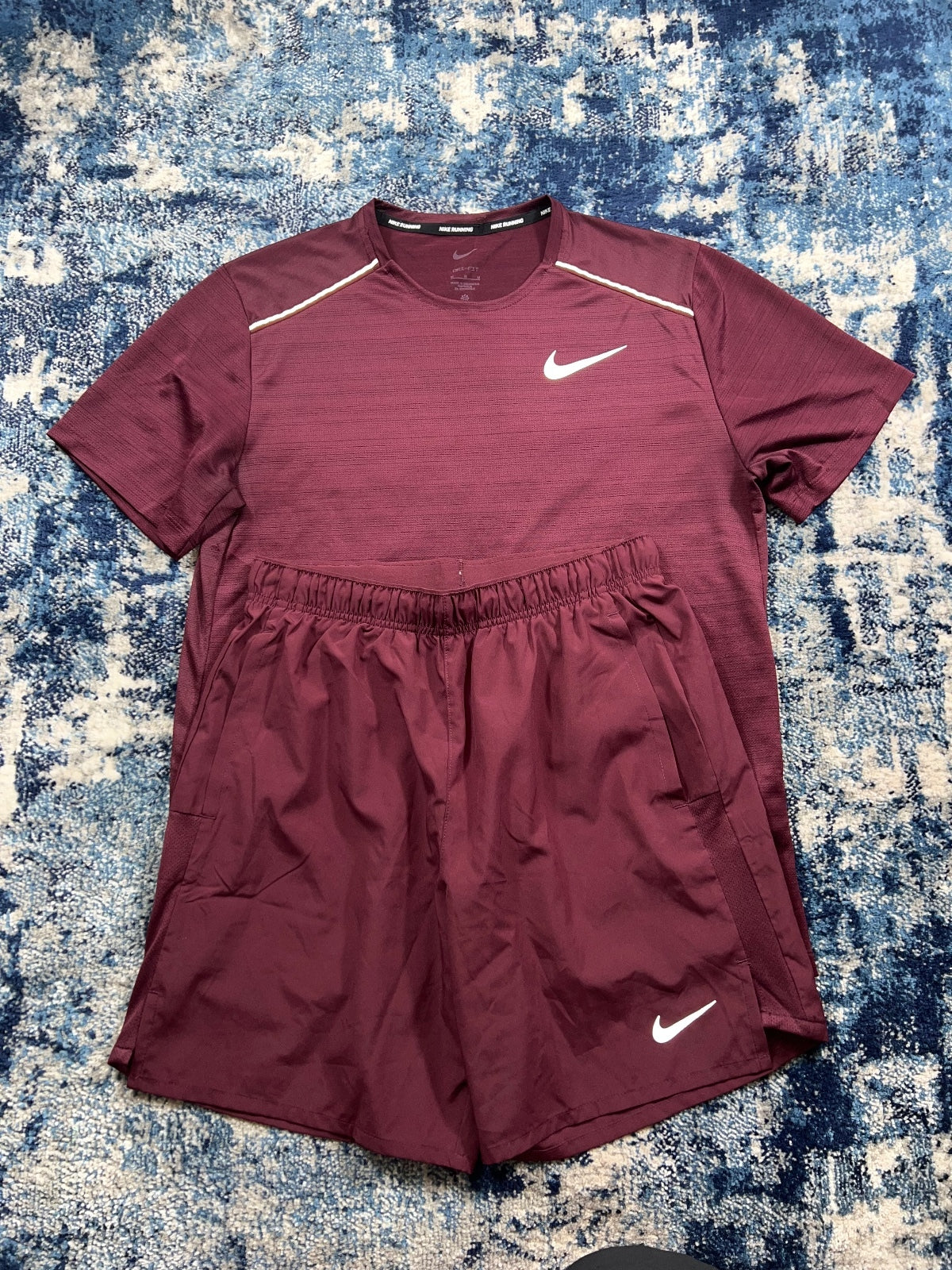 Nike Miler T Shirt / Challenger Shorts Running Gym Set – Burgundy, Men's Small in Burgundy, men's Small – detail view