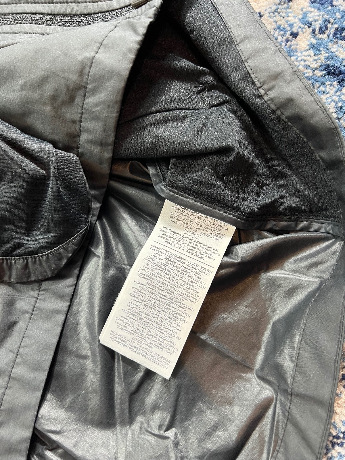 Nike ShieldRunning Storm Fit Running Jacket – Black, Men's Small in Black, men's Small – detail view