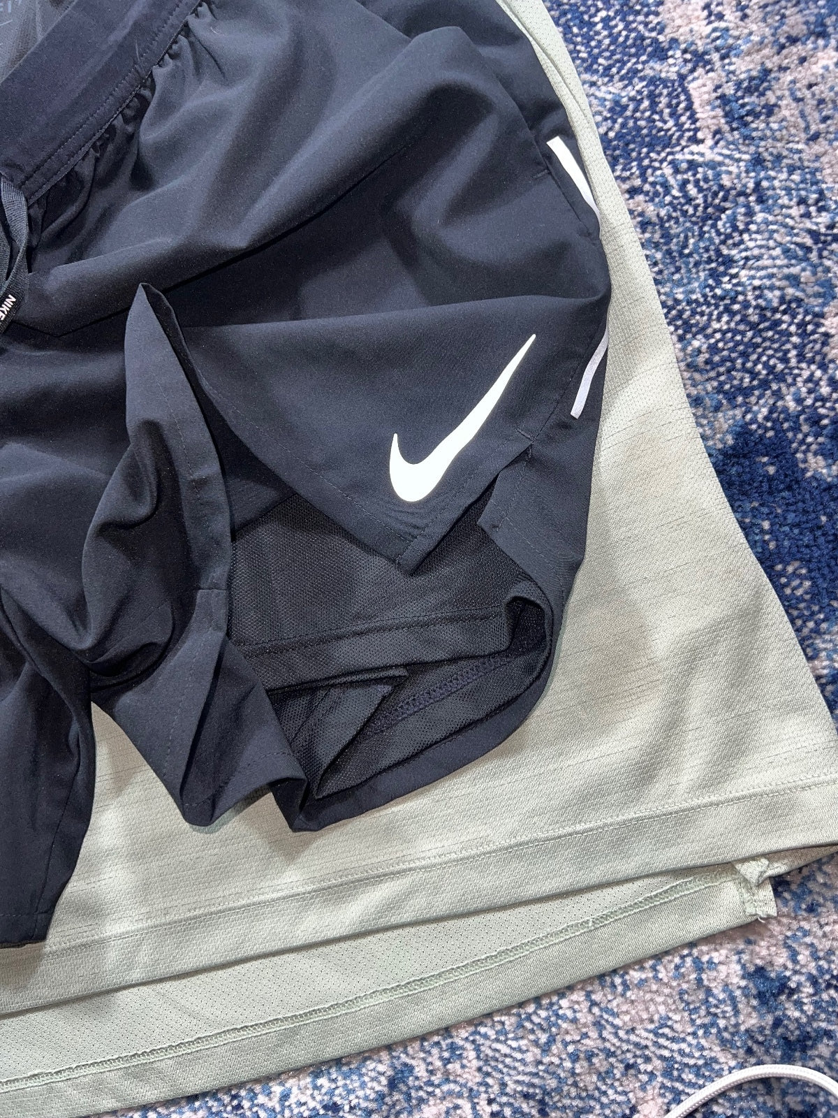 Nike Miler T Shirt / Flex Stride Shorts Running Gym Set – Green, Men's Medium in Green, men's Medium – detail view