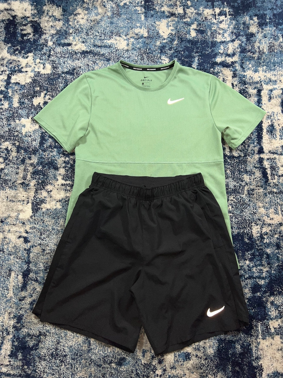 Nike Miler Breathe T Shirt / Challenger Shorts Gym Set – Green, Men's Small in Green, men's Small – detail view