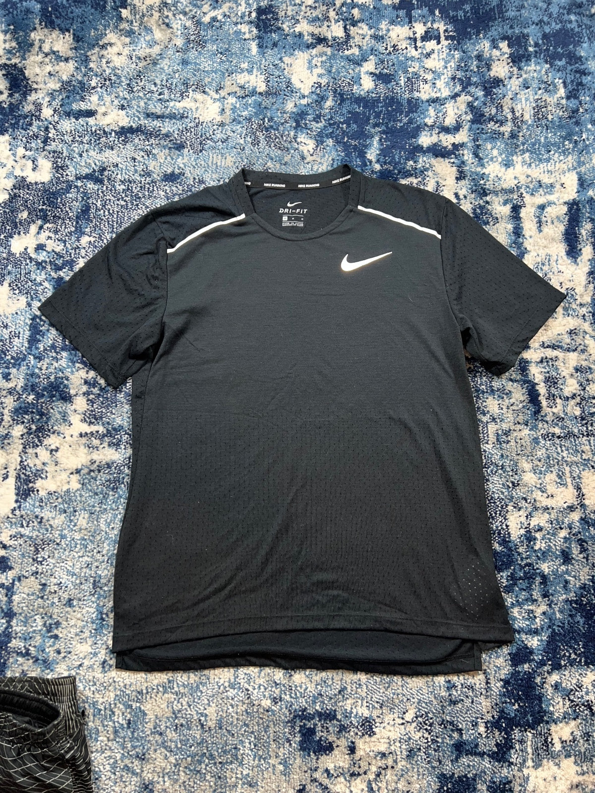 Nike Miler Breathe T Shirt / Challenger Shorts Running Gym Set – Black, Men's Medium in Black, men's Medium – detail view